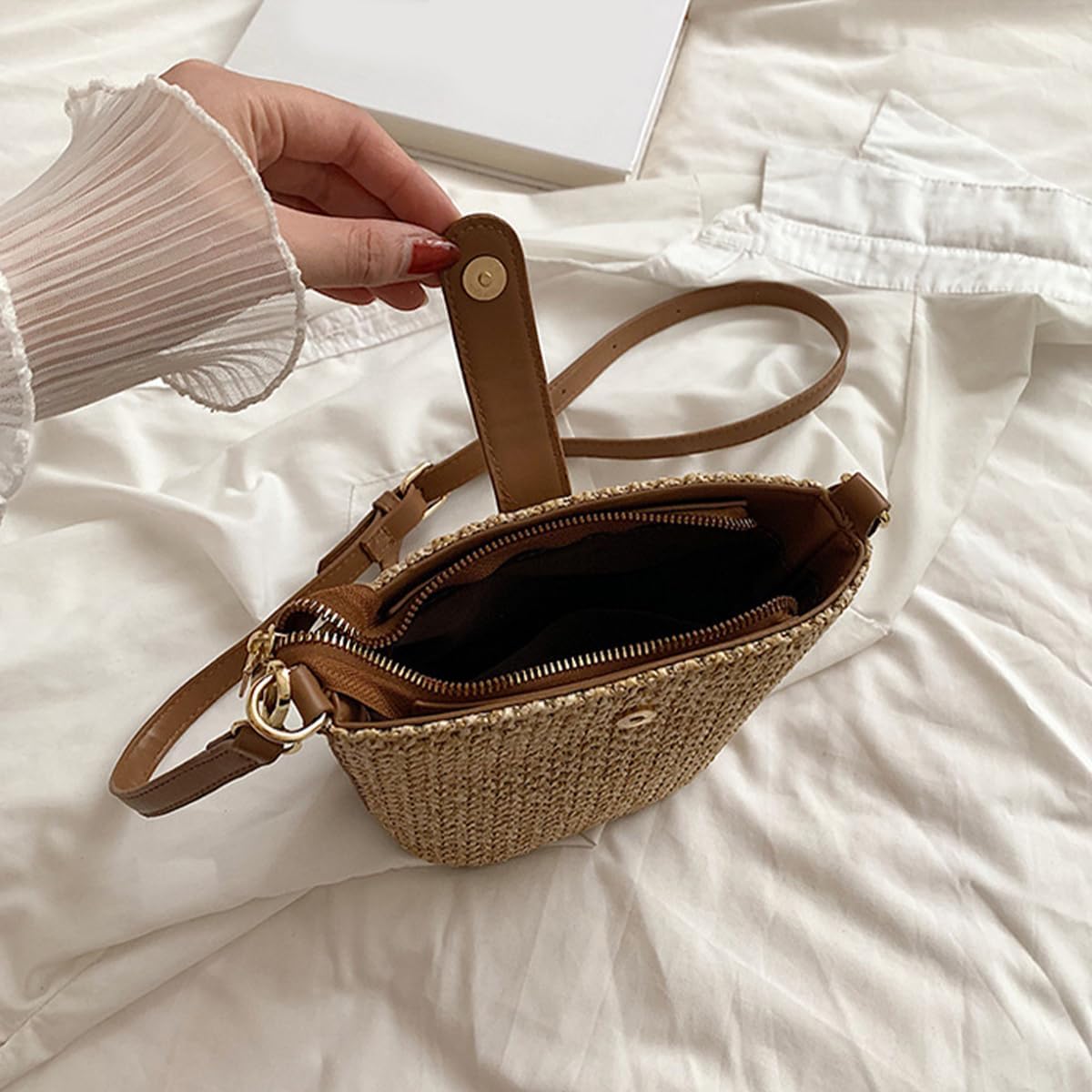 Women Straw Crossbody Bag Beach Handmade Rattan Shoulder Bags Hand Woven PU Straps Straw Clutch Purse Vacation