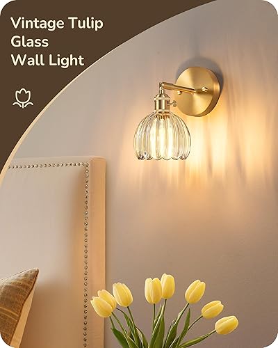 Miniatura 2 de EDISHINE Juego de dos apliques de pared cableados, lámpara de pared dorada de latón con pantalla de cristal transparente de tulipán ajustable en 180