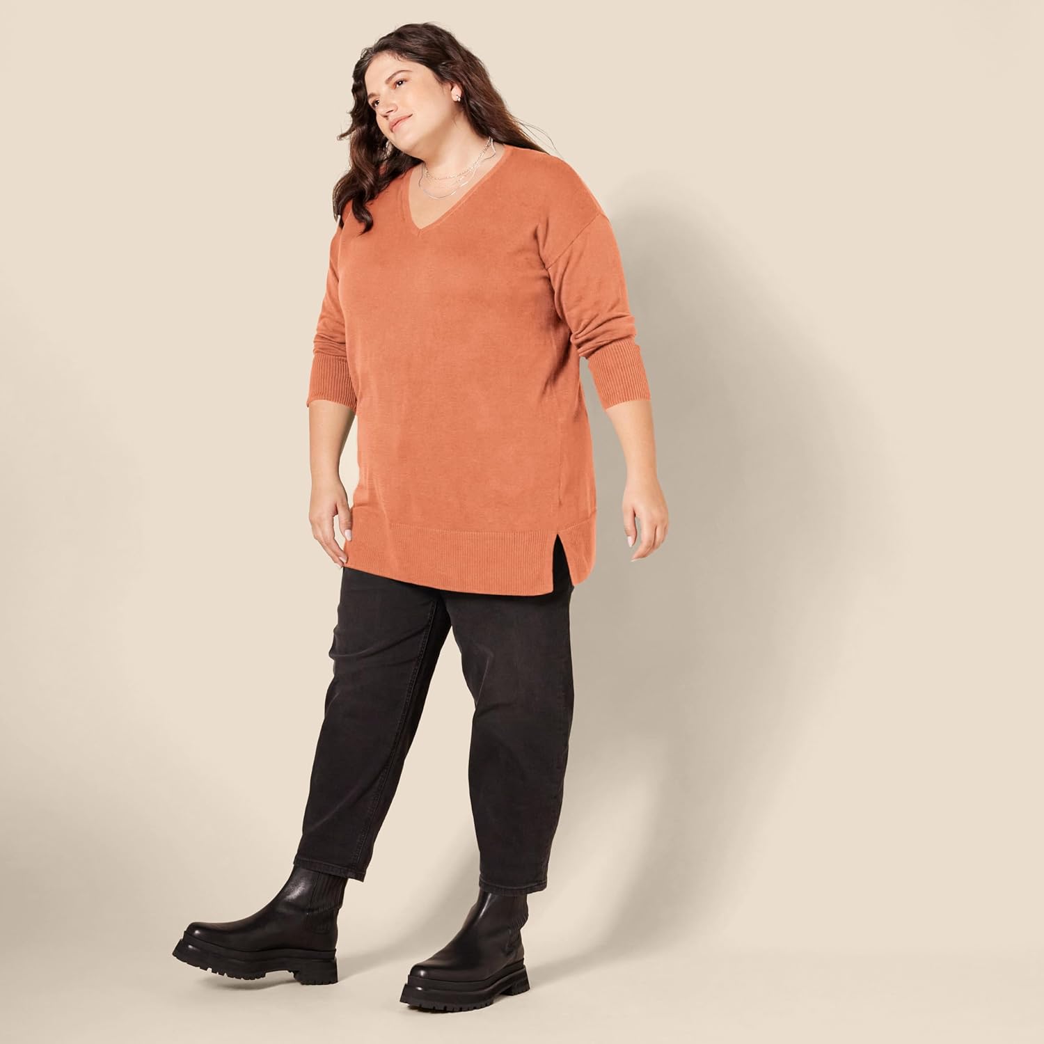 Amazon Essentials Women's Lightweight Long-Sleeve V-Neck Tunic Sweater (Available in Plus Size) - Image 8