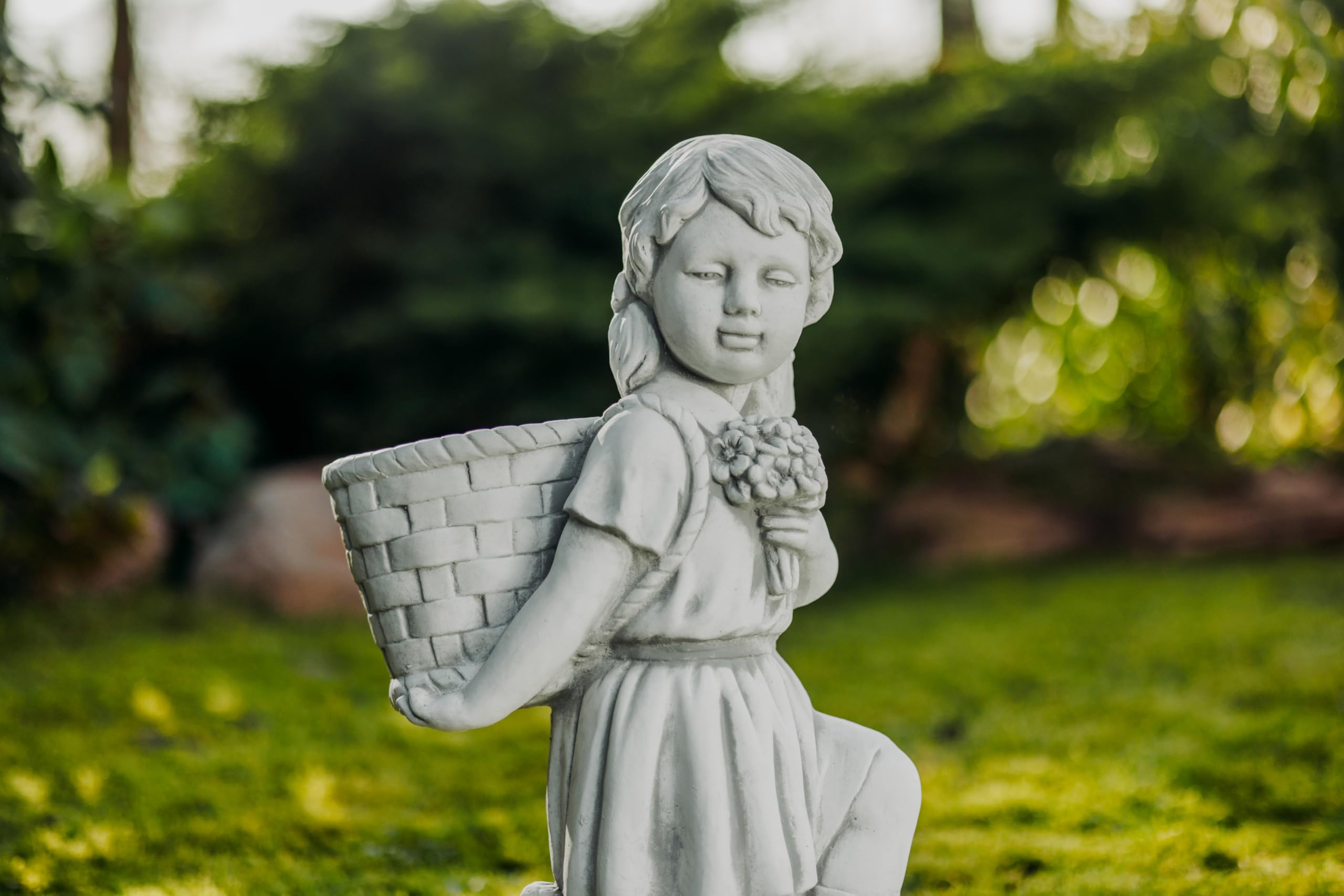 gartendekoparadies.de Gartenfigur Mädchen mit Pflanzkorb, 55 cm Höhe, 25 kg, Grau, Steinguss, frostsicher für Außenbereich