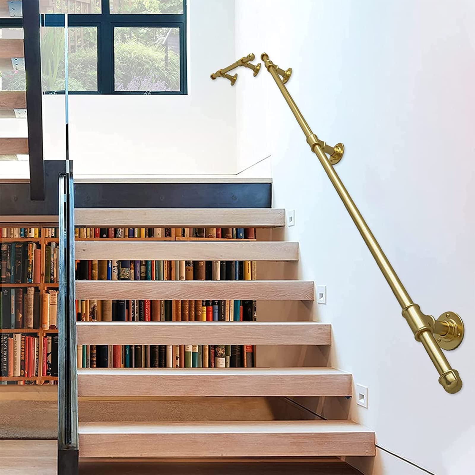 Rampe d'escalier en fer forgé noir mat, design industriel robuste pour sécuriser un loft moderne