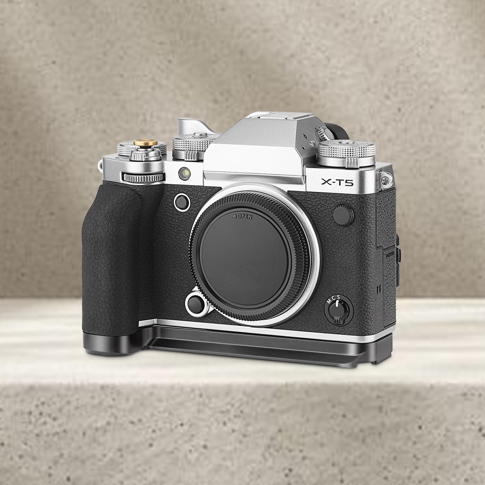 Maniglia Haoge X-T5 per Fuji XT5 con impugnatura laterale ergonomica in silicone, piastra Arca Swiss per DJI RS2/RS-C2/RS3/RS3-PRO/Mini Stabilizzatore Gimbal, Nero MHG-XT5B