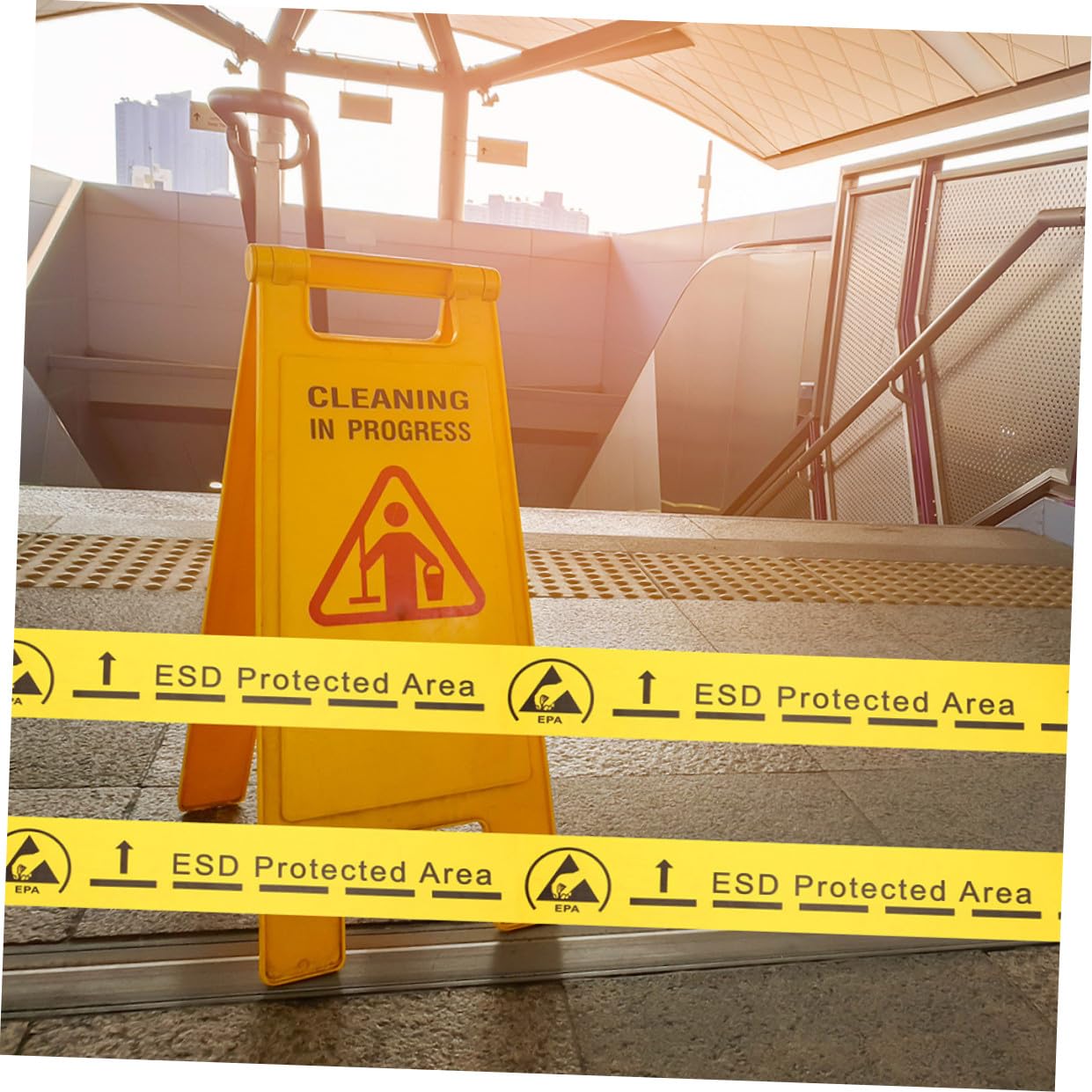 Amosfun 4 Rollen Antistatisches Warnband PVC Sicherheitsklebeband für Esd Bereiche Selbstklebend Wetterfest Hohe Sichtbarkeit Warnmarkierung für Innen und Außenbereiche