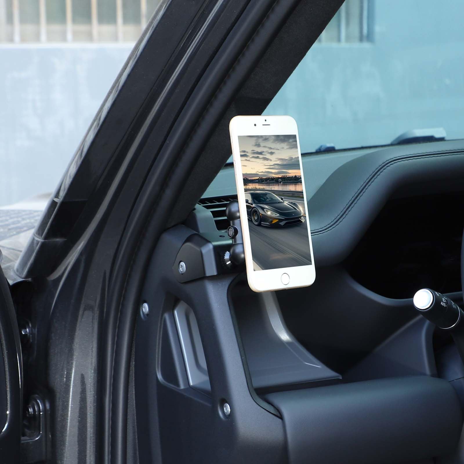 Supporto per telefono compatibile con Land Rover Defender 90 110 130 2020-2026, regolabile a 360° sul lato sinistro, supporto per telefono per tutti gli smartphone (stile E, magnetico)