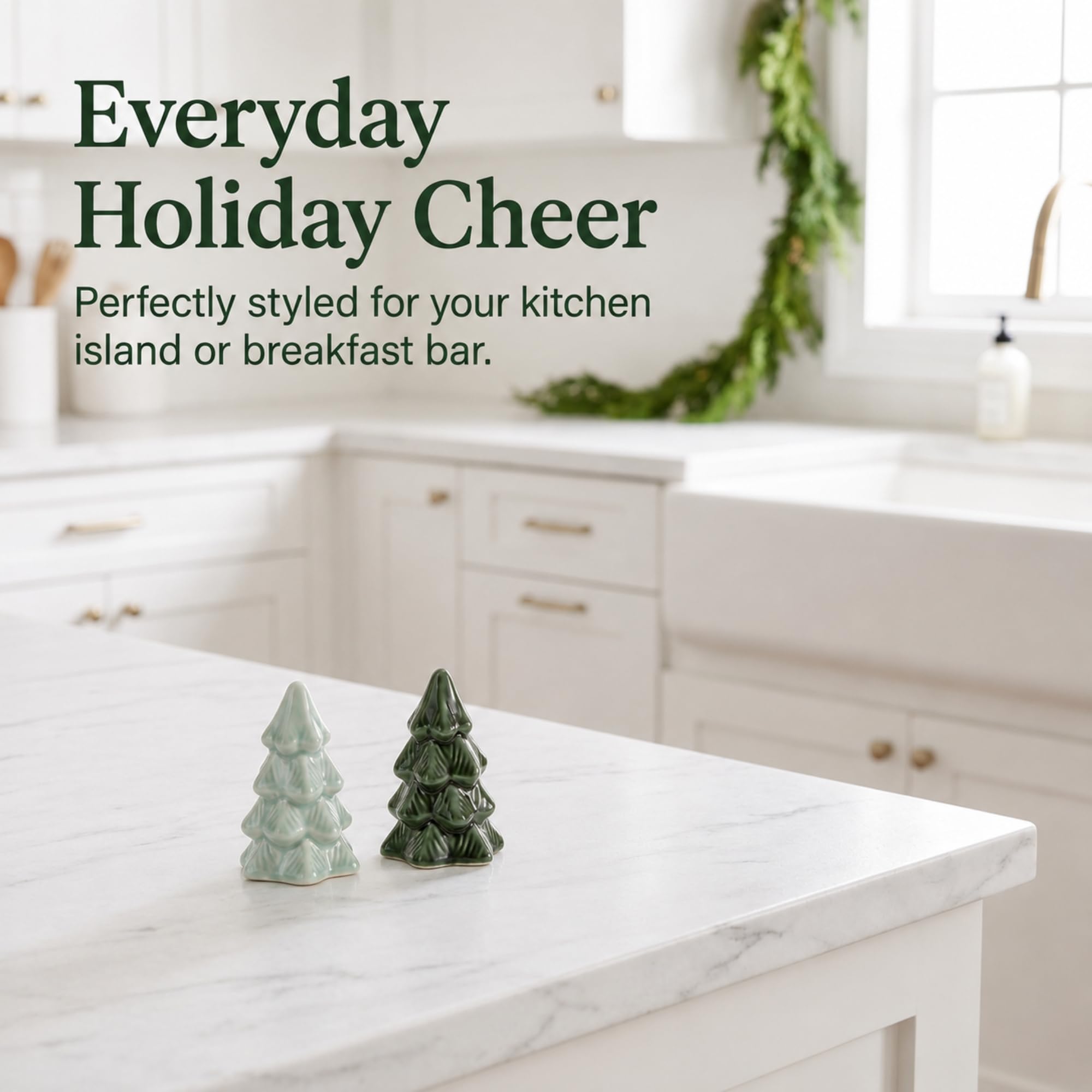 The Bridge Collection Salière et poivrière en pin vert de 10,2 cm – Lot de 2 mini salières en forme de sapin de Noël – Cadeau de pendaison de crémaillère