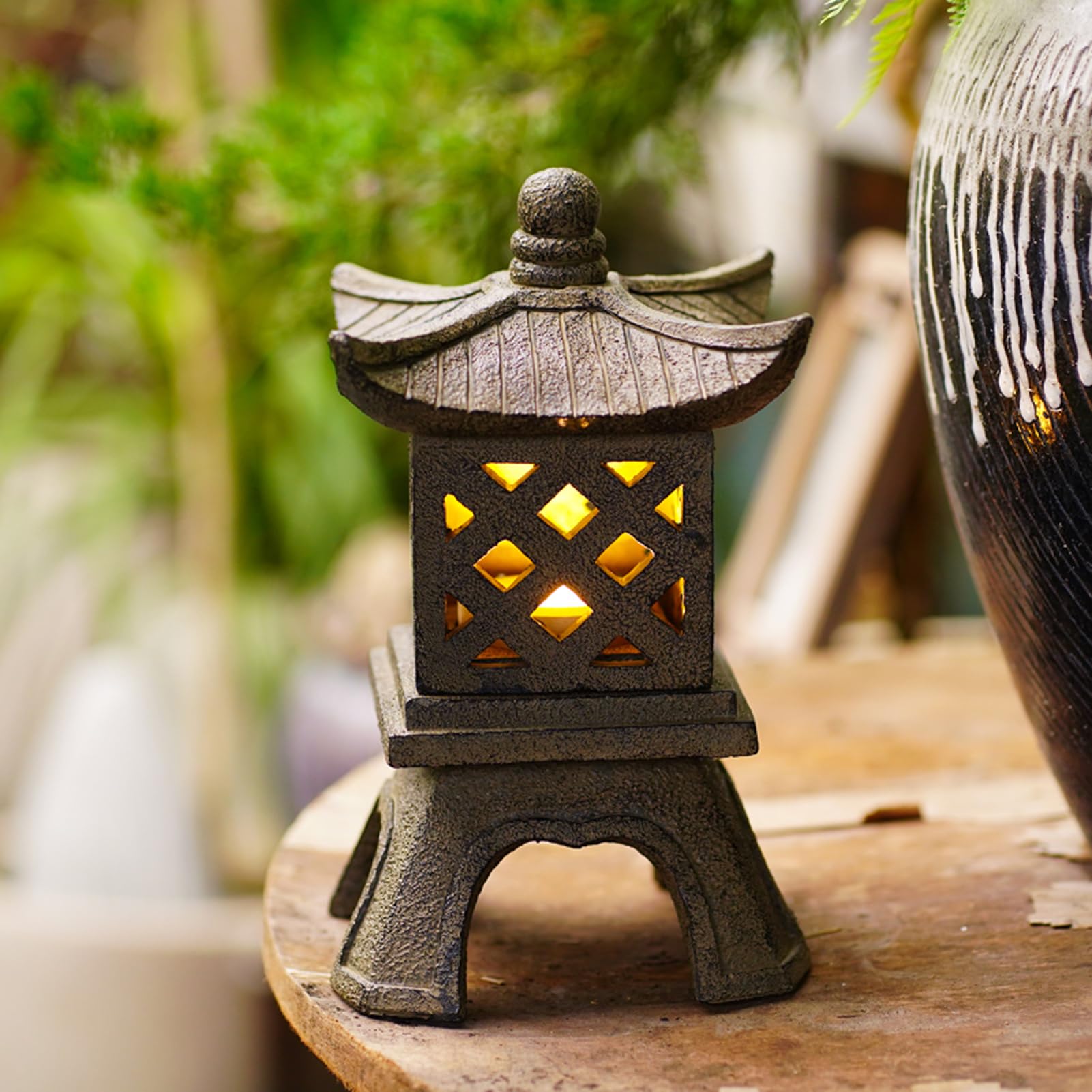 Statua a pagoda alimentata tramite USB, decorazione da giardino in resina impermeabile, ornamenti giapponesi per interni/esterni, patio, balcone, prato, casa