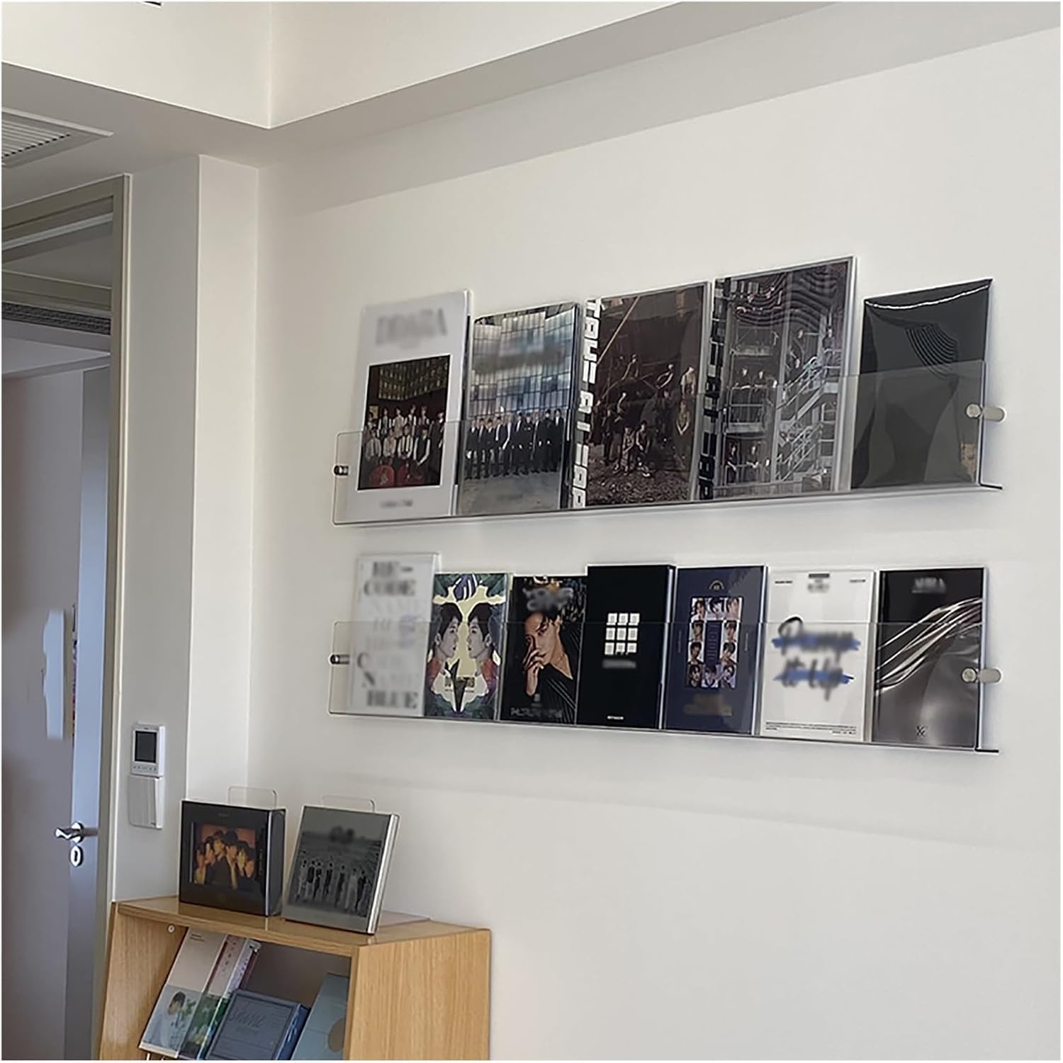Portafolletos de pared para organizar cuentos en la habitación infantil