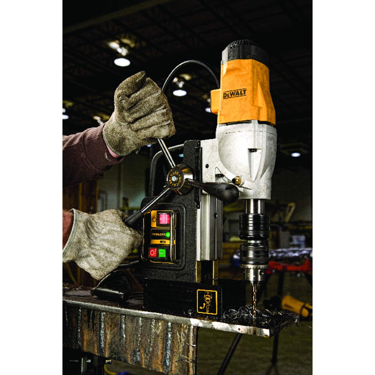 DEWALT Furadeira com Base Magnética 1150 Watts e 2 Velocidades DEWALT Furadeira com Base Magnética 1150 Watts e 2 Velocidades