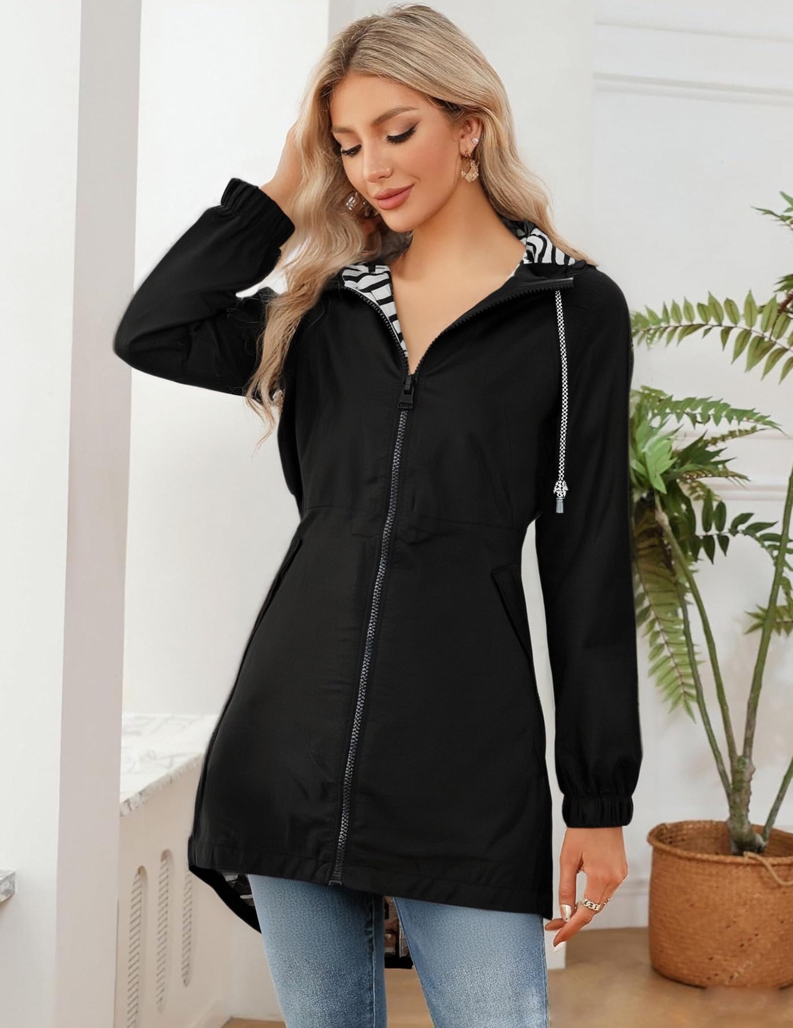 Veste Imperméable Femme À Capuche Léger Coupe-Vent Mi-Saison Fermeture Éclair Poches Blouson de Pluie Manches Longues Randonnée Extérieur Pliable Tenue Quotidienne Respirant Plein Air Confortable