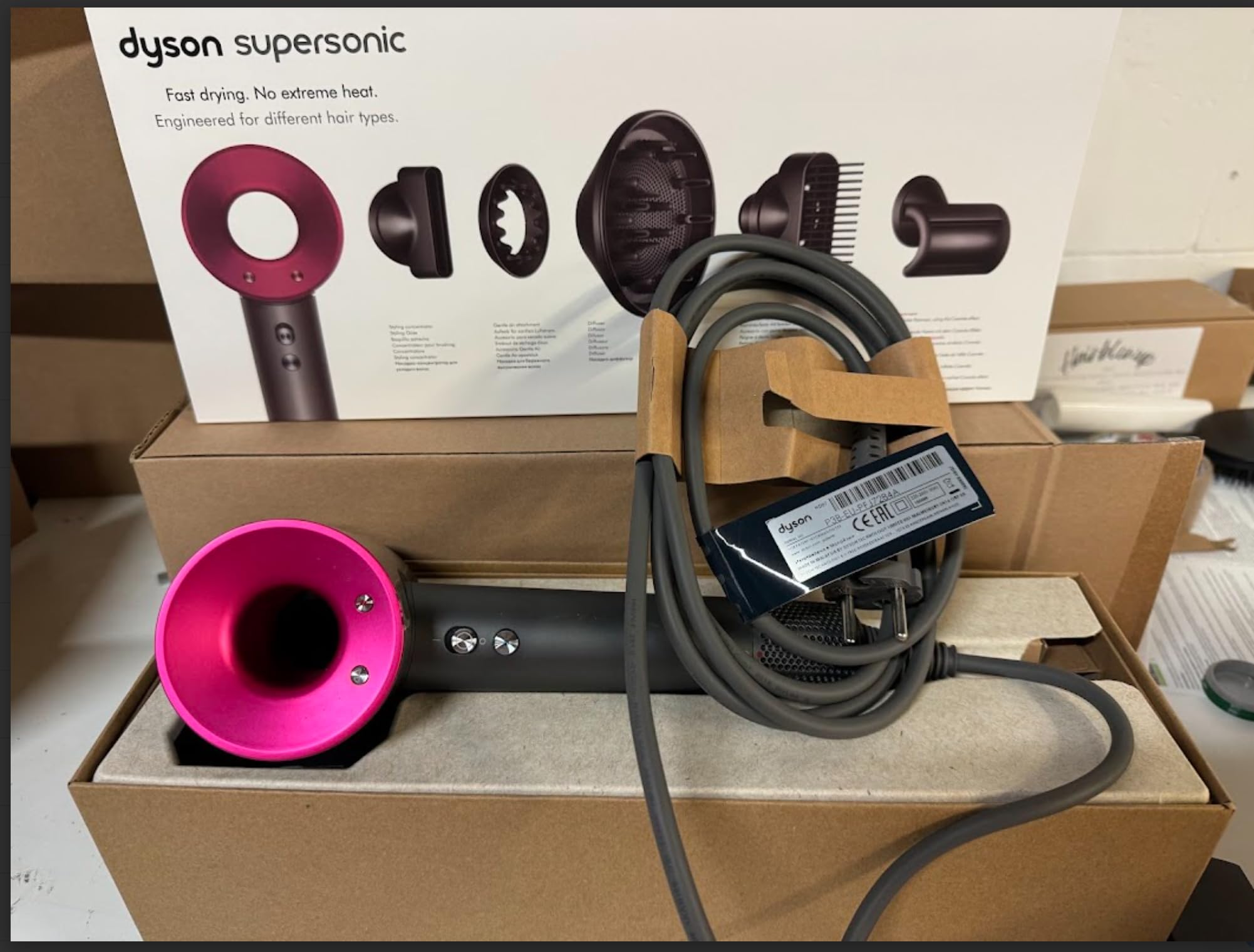 Dyson Secador Supersonic™ antracita/fucsia