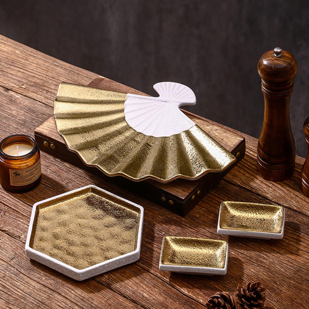Assiette de Service à Sushi en Céramique Forme Éventail, Design Japonerie Élégant, Facile à Nettoyer, Usage Longue Durée pour Hôtels et Restaurants