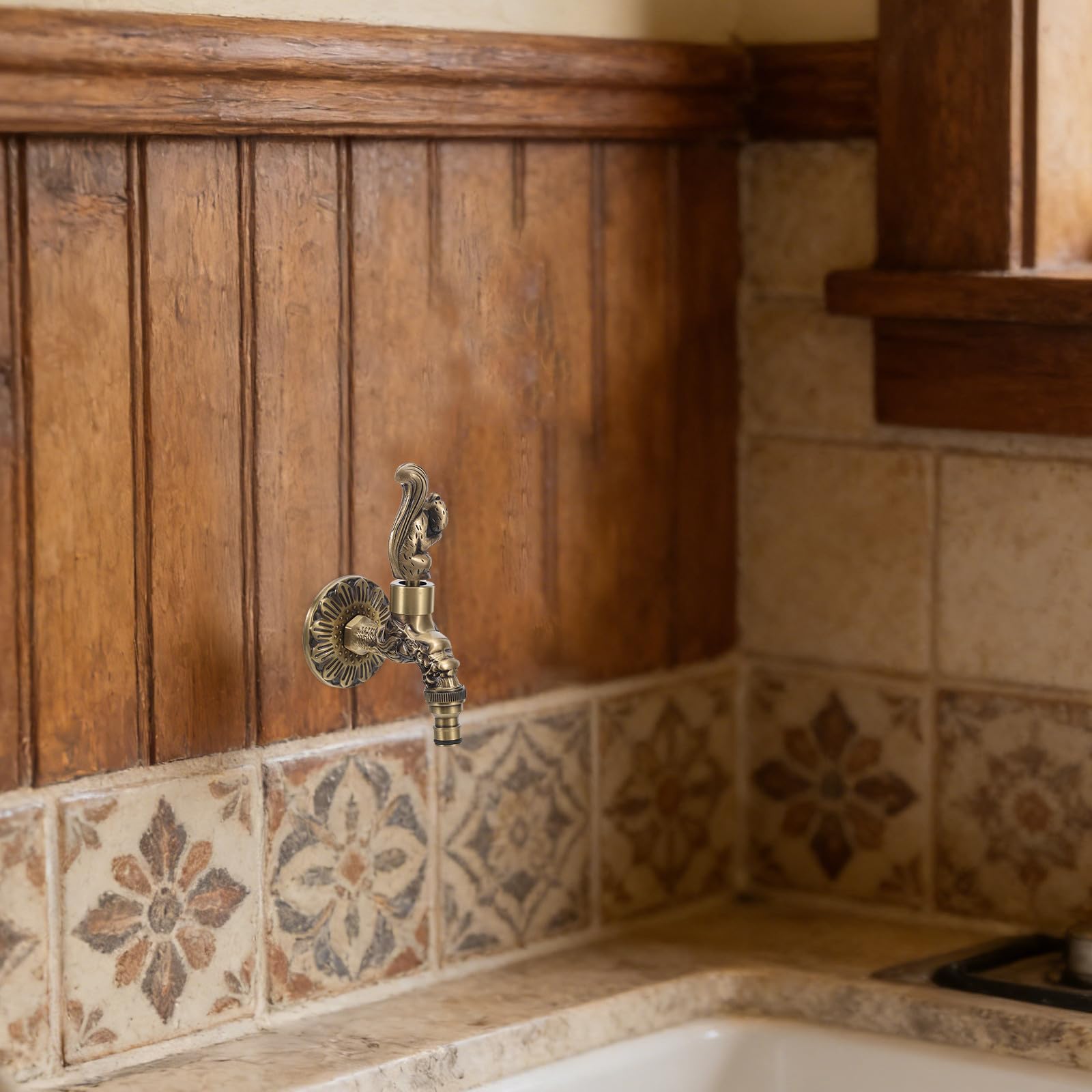 Retro Wasserhahn aus Messing mit Geschnitztem Design Einhebel Kaltwasserarmatur für Küche und Badezimmer Korrosionsfrei und Vielseitig Kompatibel