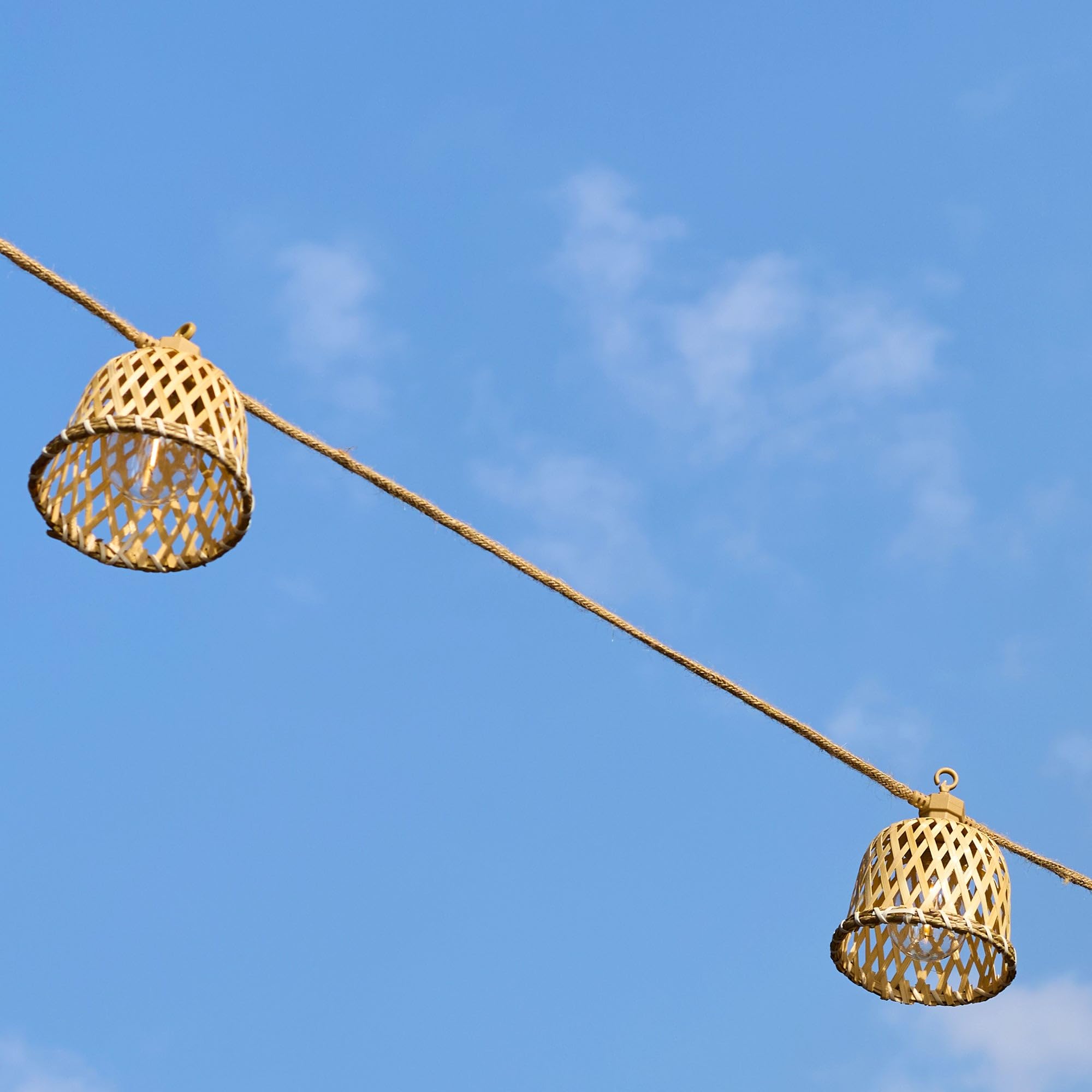 MALY LIGHT HYBRID Solar-Lichterkette mit 20 transparenten LED-Leuchtmitteln, warmweiß, dimmbar, 13 m
