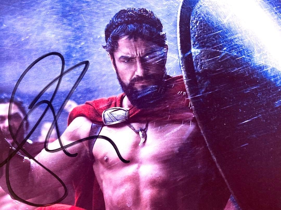 ジェラルド・バトラー直筆サイン入り2Lサイズ写真…Gerard Butler 中…ジェラルド・バトラー直筆サイン入り2Lサイズ写真…Gerard