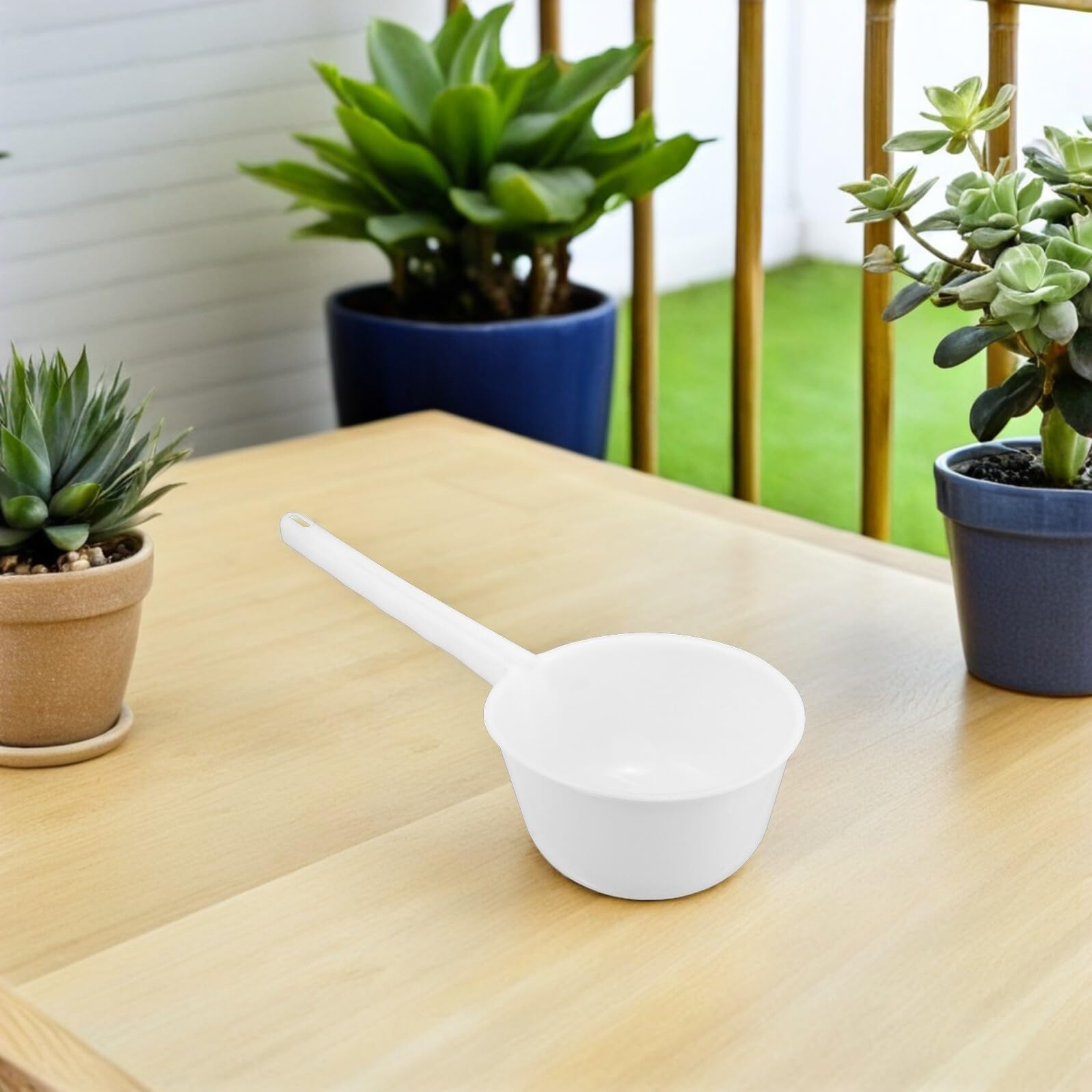 Cucharón de Agua de Plástico con Mango Largo Cucharón para Sopa y Baño de Gran Capacidad Utensilio Versátil para Cocina Jardín y Limpieza Doméstica