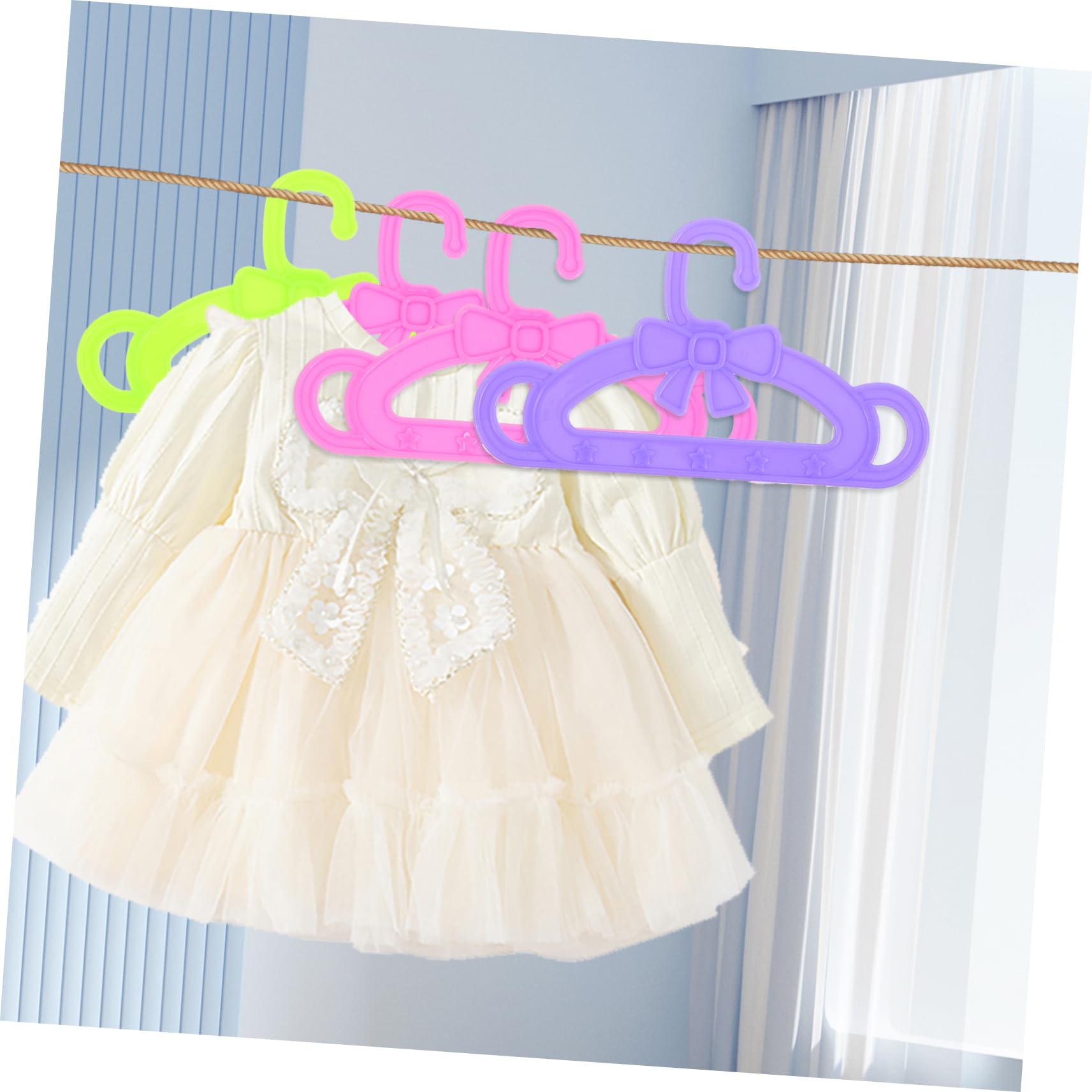 ERINGOGO 15 Perchas para Ropa de Muñecas de Plástico, Soporte para Ropa de Muñecas de Juguete, Adecuado para Niños en Navidad y Ocasiones Obsequios