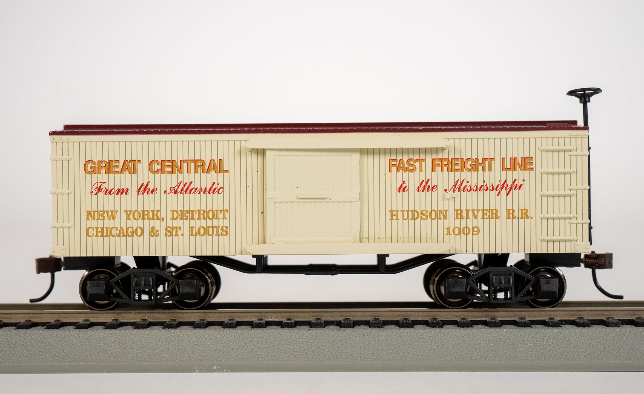 Old-Time Box Car - New York Central & Hudson Railroad - HO Scale