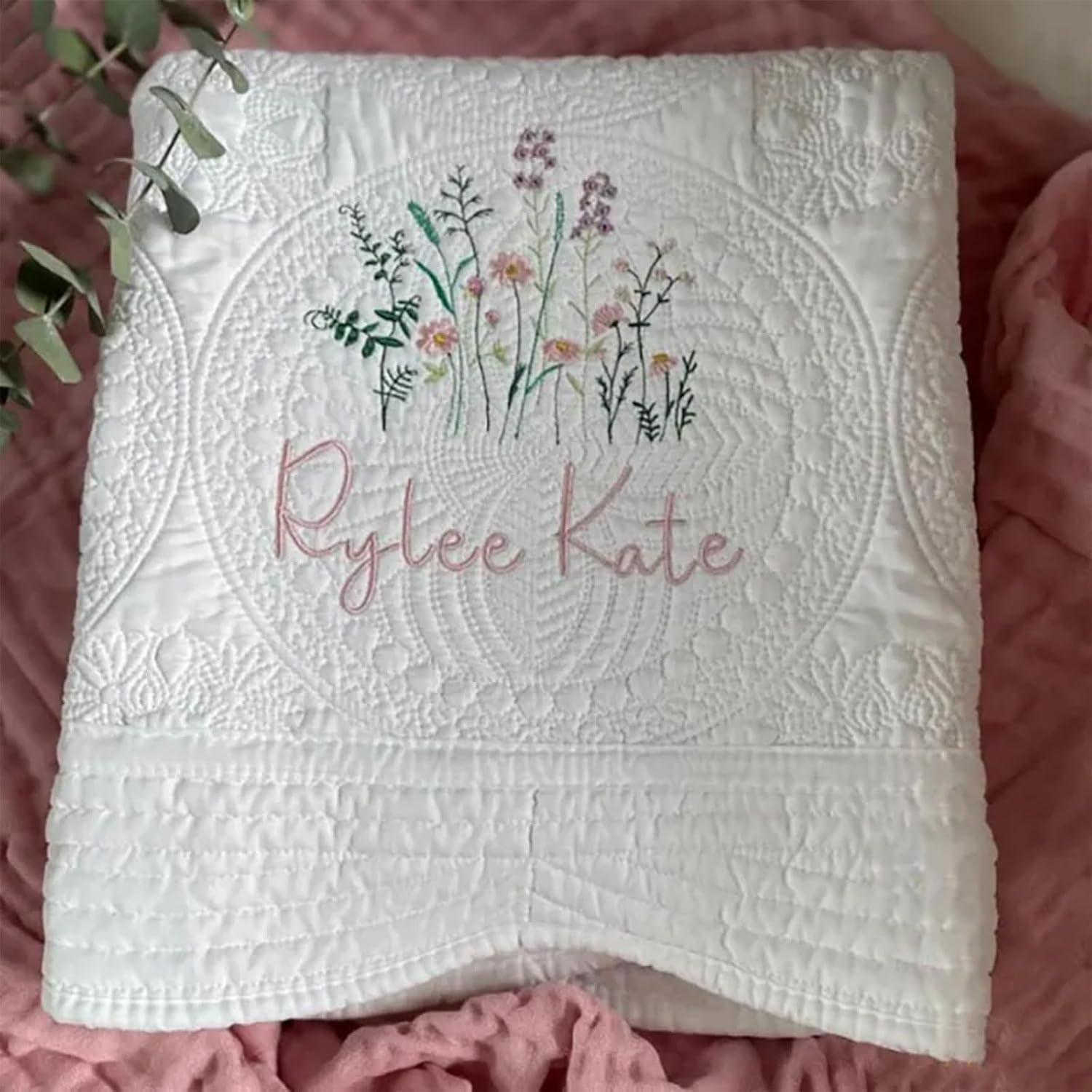 Personalized Name Baby Quilt Blanket, Custom Embroidered Monogram Infant Blankets for Baby Shower Heirloom Quilt Lightweight Cotton Crib Size Quilt Gifts for Newborn Girls Boys (Style D)
