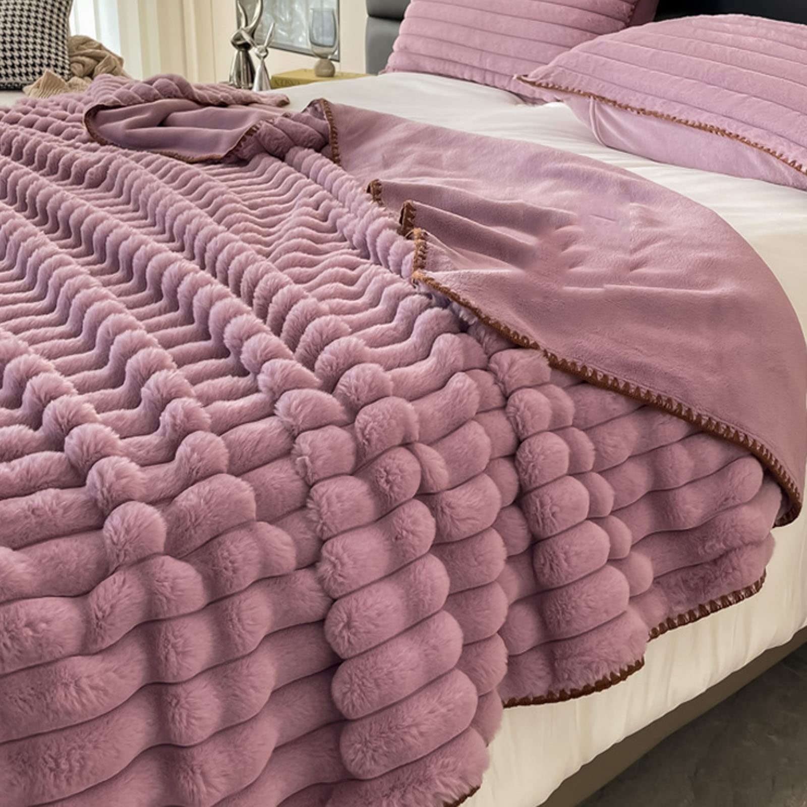 Amazon.com: Double Reversible Luxurious Blankets ,Lightweight Thermal  Blanket, Can Be In 5 Colors,100x500cm, 150x200cm, 200x230cm, Multiple Sizes  Can Be Used For Bed, Sofa, Lounge Chair Blanket, ( Color : C , Siz :