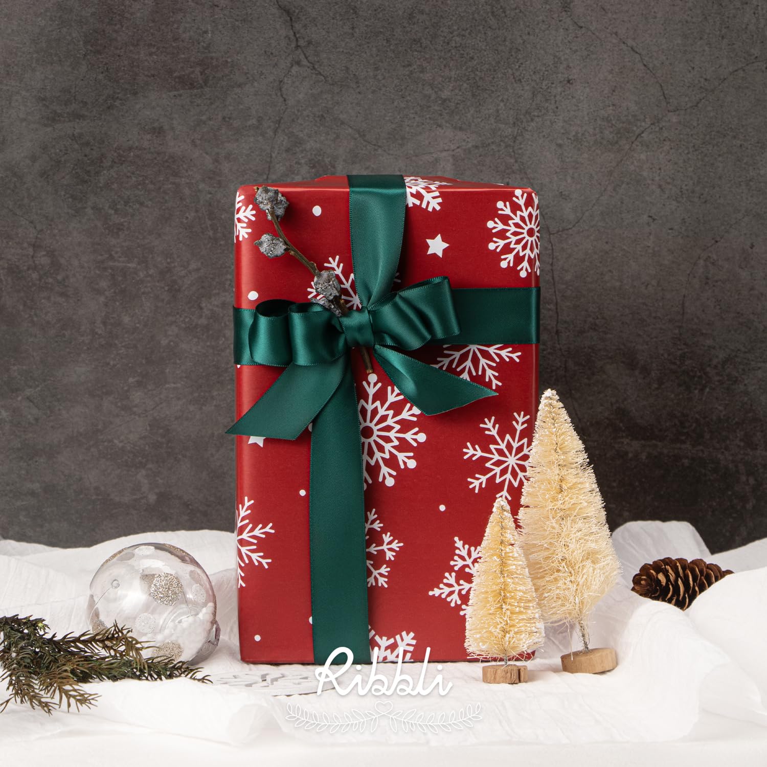 Ribbli Papel de regalo de Navidad, reversible, copo de nieve y árbol de Navidad, papel de regalo rojo y verde, 17 pulgadas x 33 pies por rollo