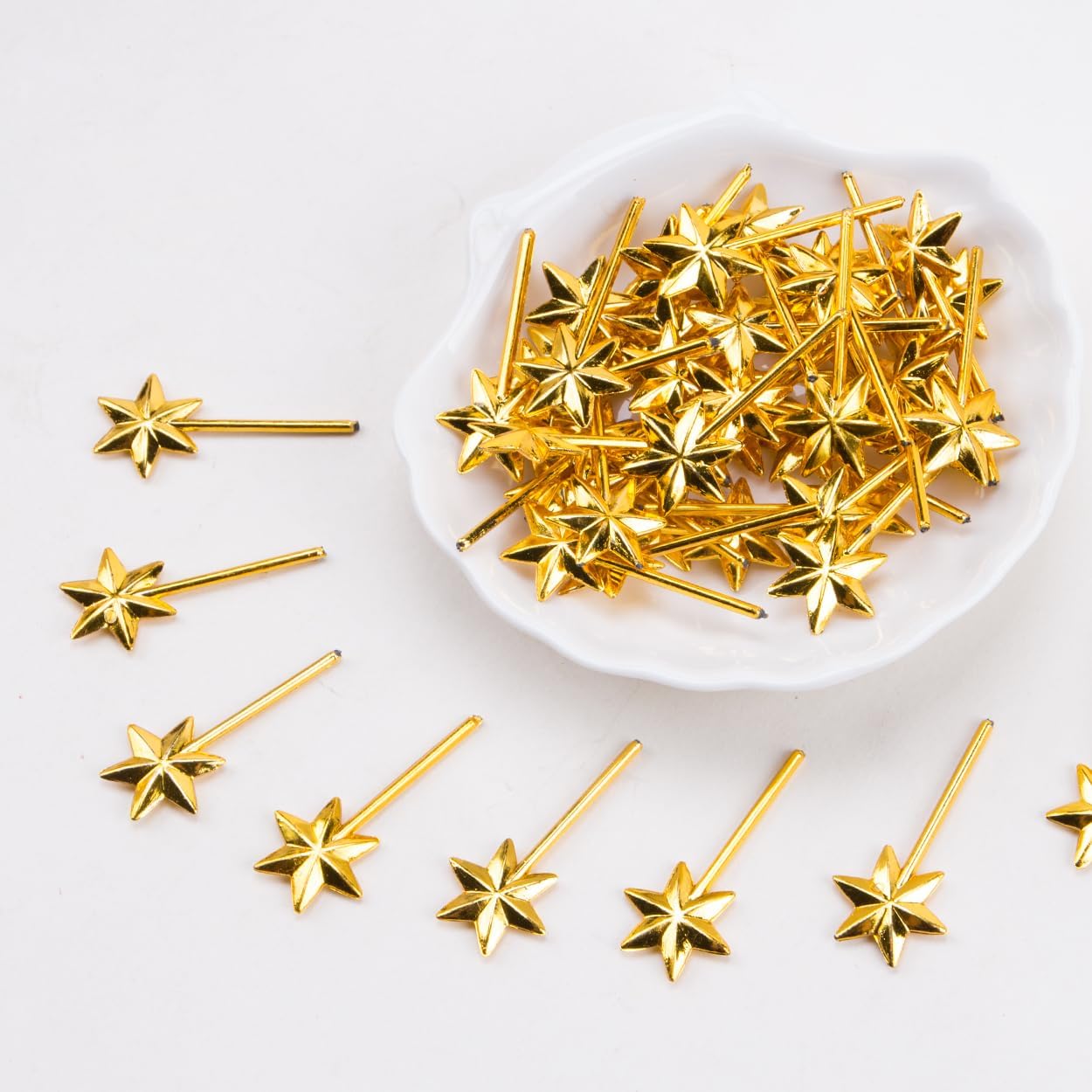 ZORZA 50Pcs Gold Mini Star Wands Bulk Plastic Hexagram Star Sticks for DIY Crafts Wedding Engagement Party Christmas Cake Decoration