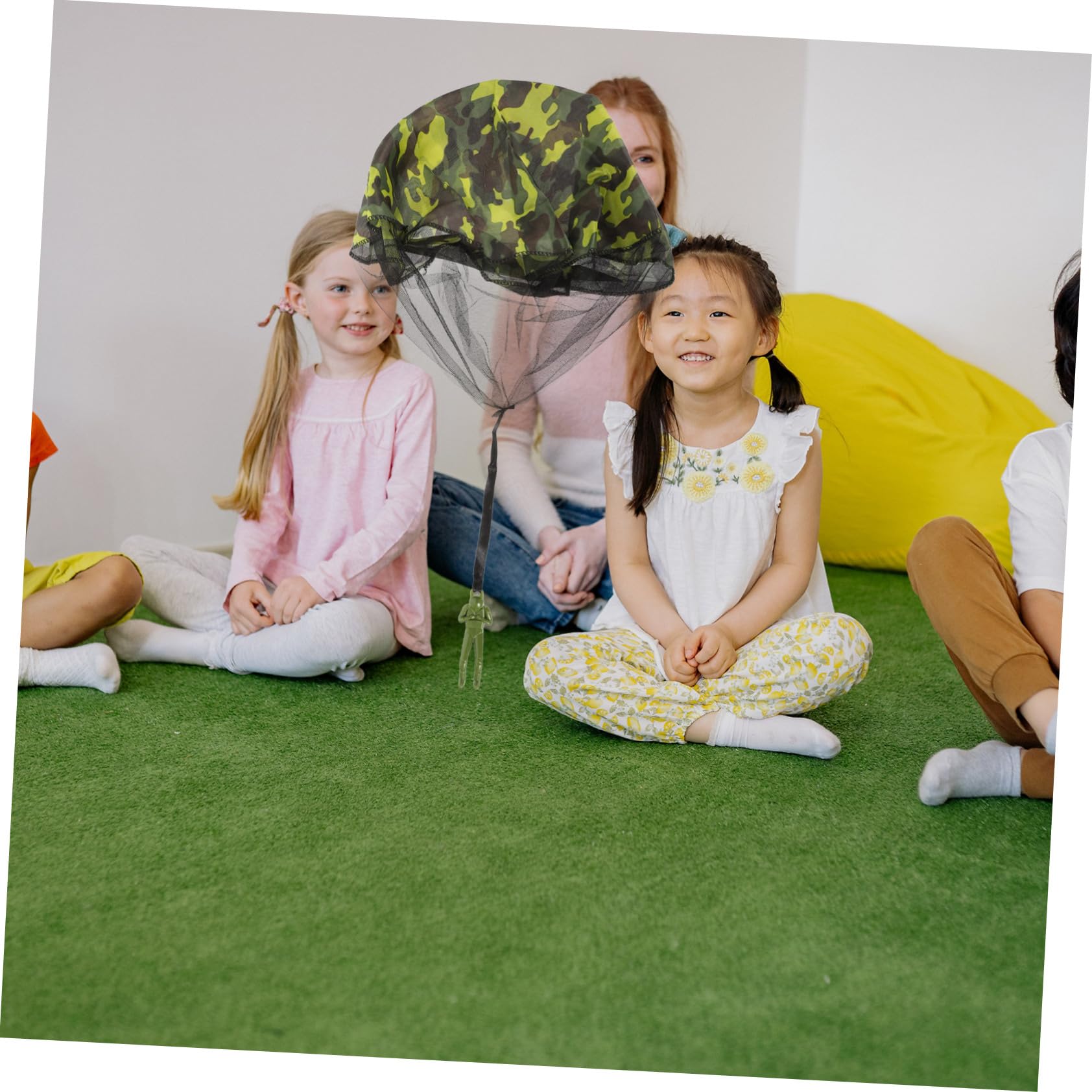 BESTonZON 8 Pièces Parachutes de Simulation Militaire, Jeu Extérieur Plein Air pour Enfant, Parachute Camouflage sans Emballage, Lanceur Manuel Soldat Volant Cadeau Anniversaire