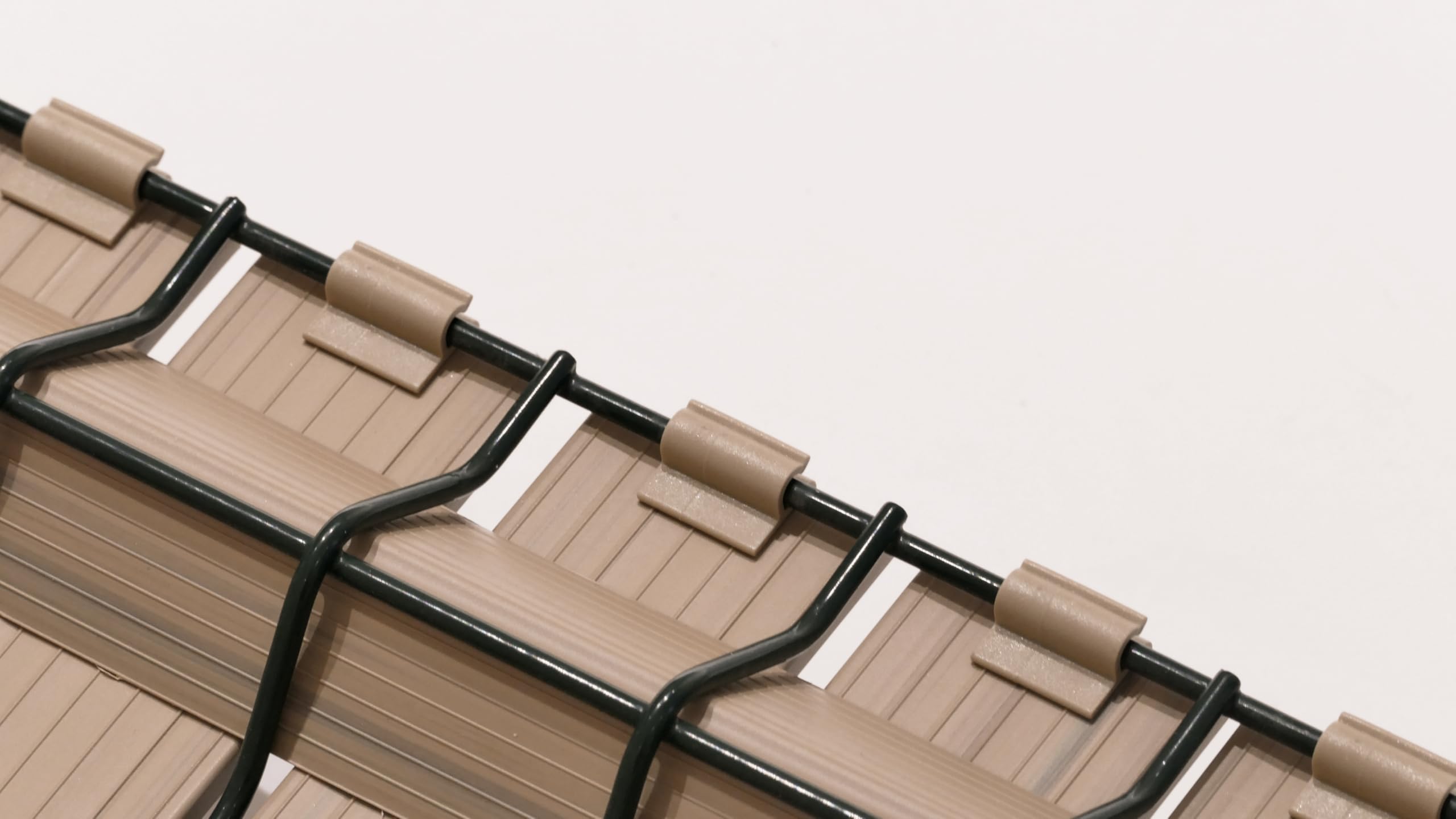 Kit de ocultación de láminas de PVC para panel de malla rígida de malla 55 brisa de vista, altura 1,93 x 2,50 cm, color bambú