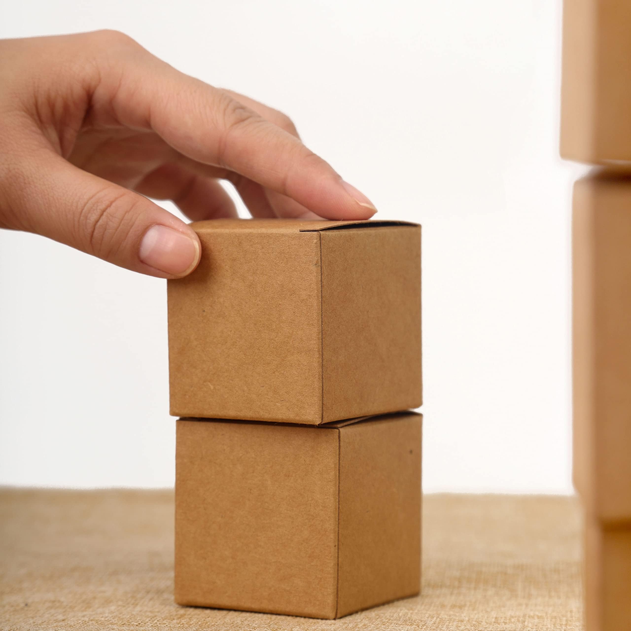 30 Scatoline Regalo Kraft 4.9x4.9x16.9cm - Bianche, Con Coperchio, Per Bomboniere E Craft - Foto 6