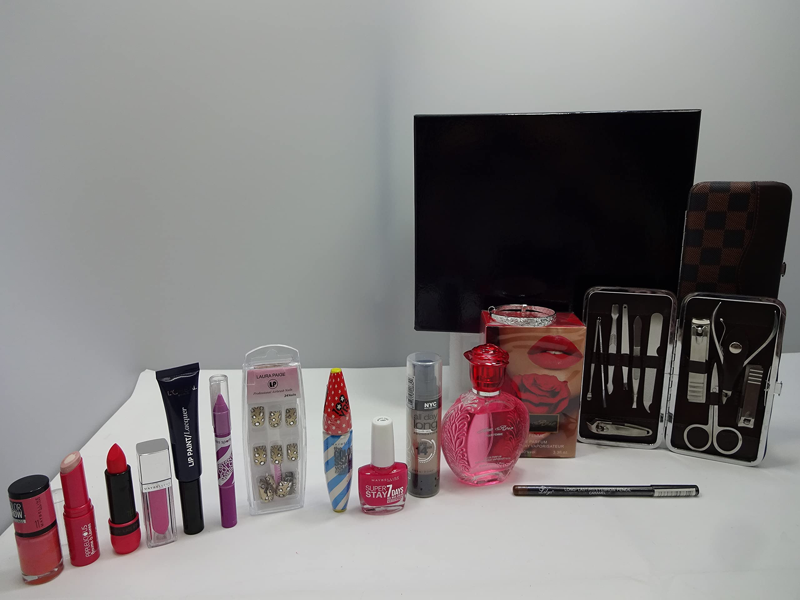Panier de cadeau de Saint-Valentin pour elle ~ Luxe 10pc Parfum et maquillage Beauté Boîte cadeau Panier cadeau pour elle... Édition limitée 335...
