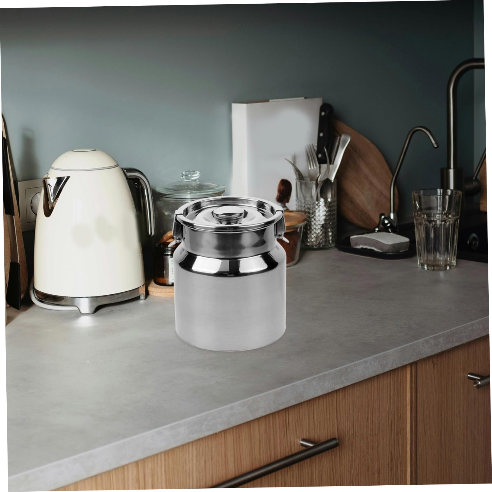 Amosfun Lata de Leche de Acero Inoxidable de 2.5l Tapa Hermética y Diseño Multiusos para Almacenamiento Seguro en Exteriores y Cafeterías