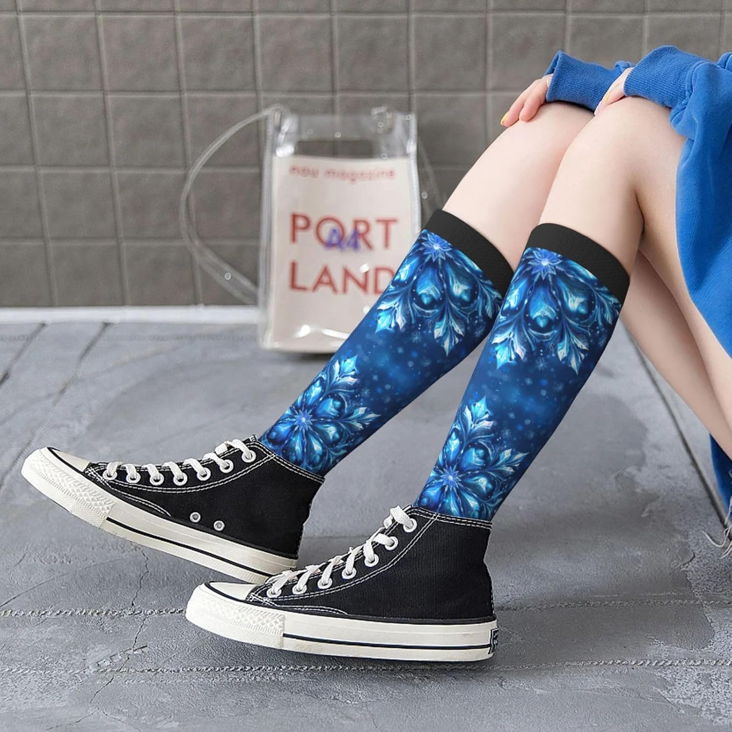 Blue Christmas Snowflake Print Breathable Crew Neck Athletic High Socks,Suitable For Sports,Running,And Travel.