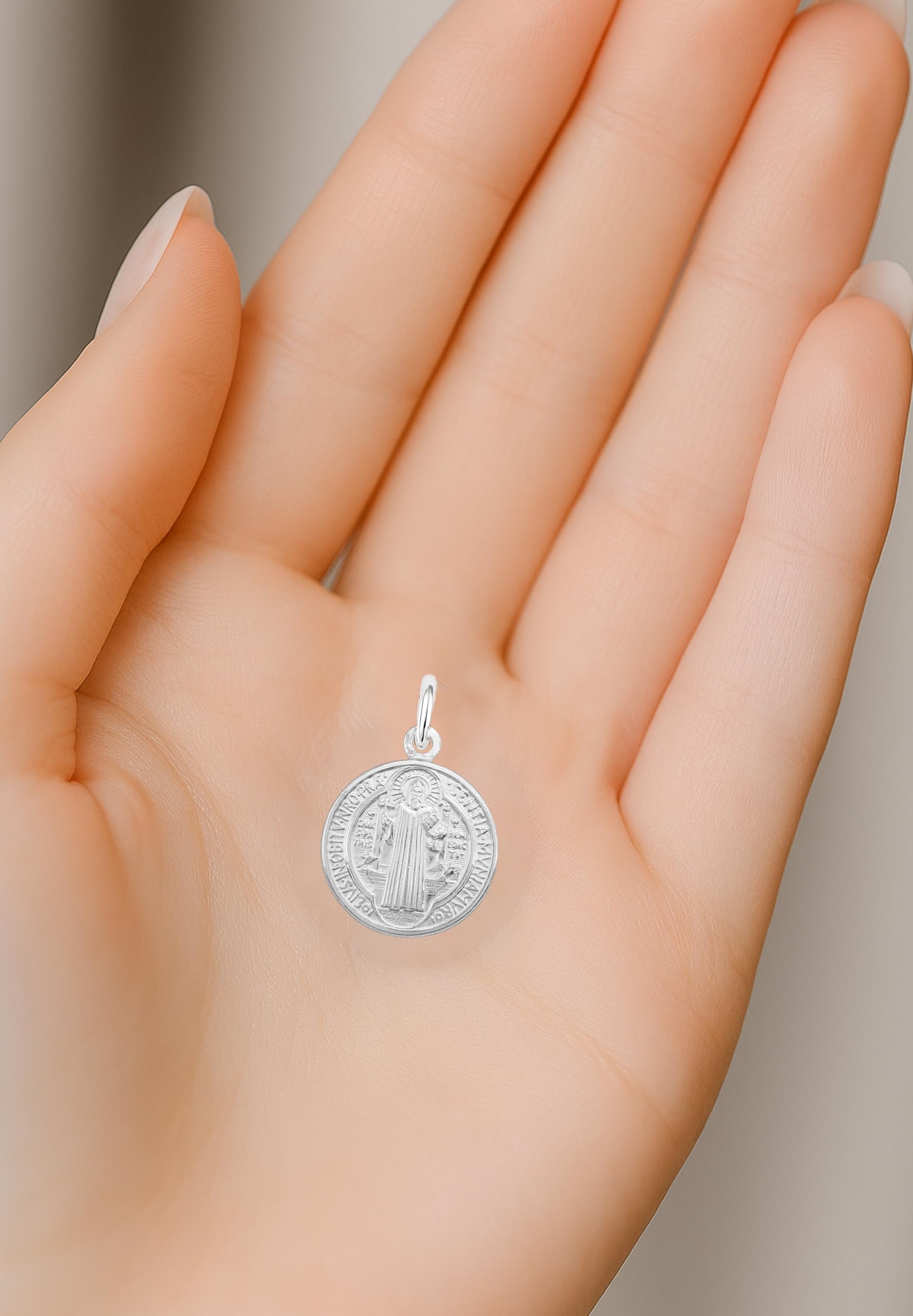 Only faith Colgante Medalla de San Benito en Plata de Ley 925, Colgante con Cruz de Poder, 1,5 cm y 2 cm