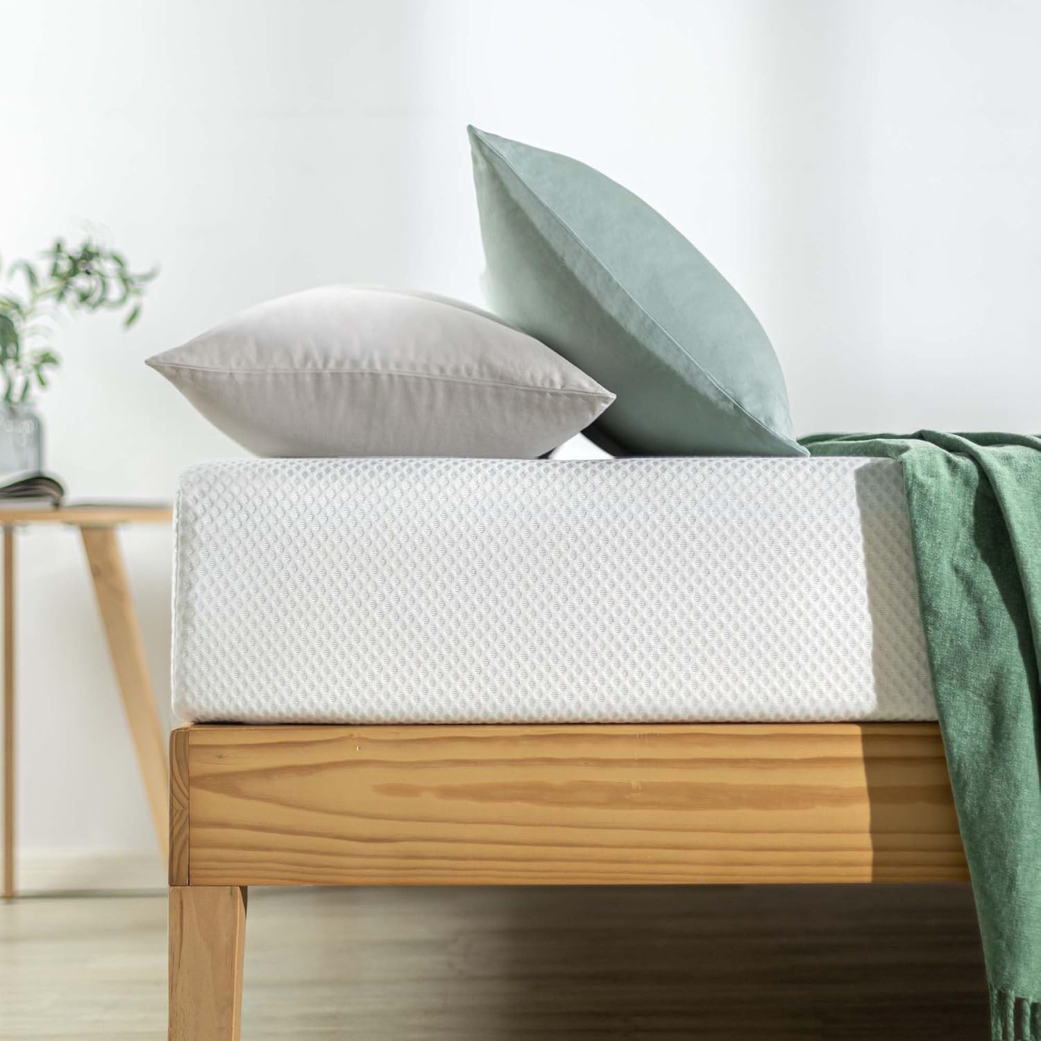 Altillo 8 Inch Green Tea Mattress, Full Size Gel Memory