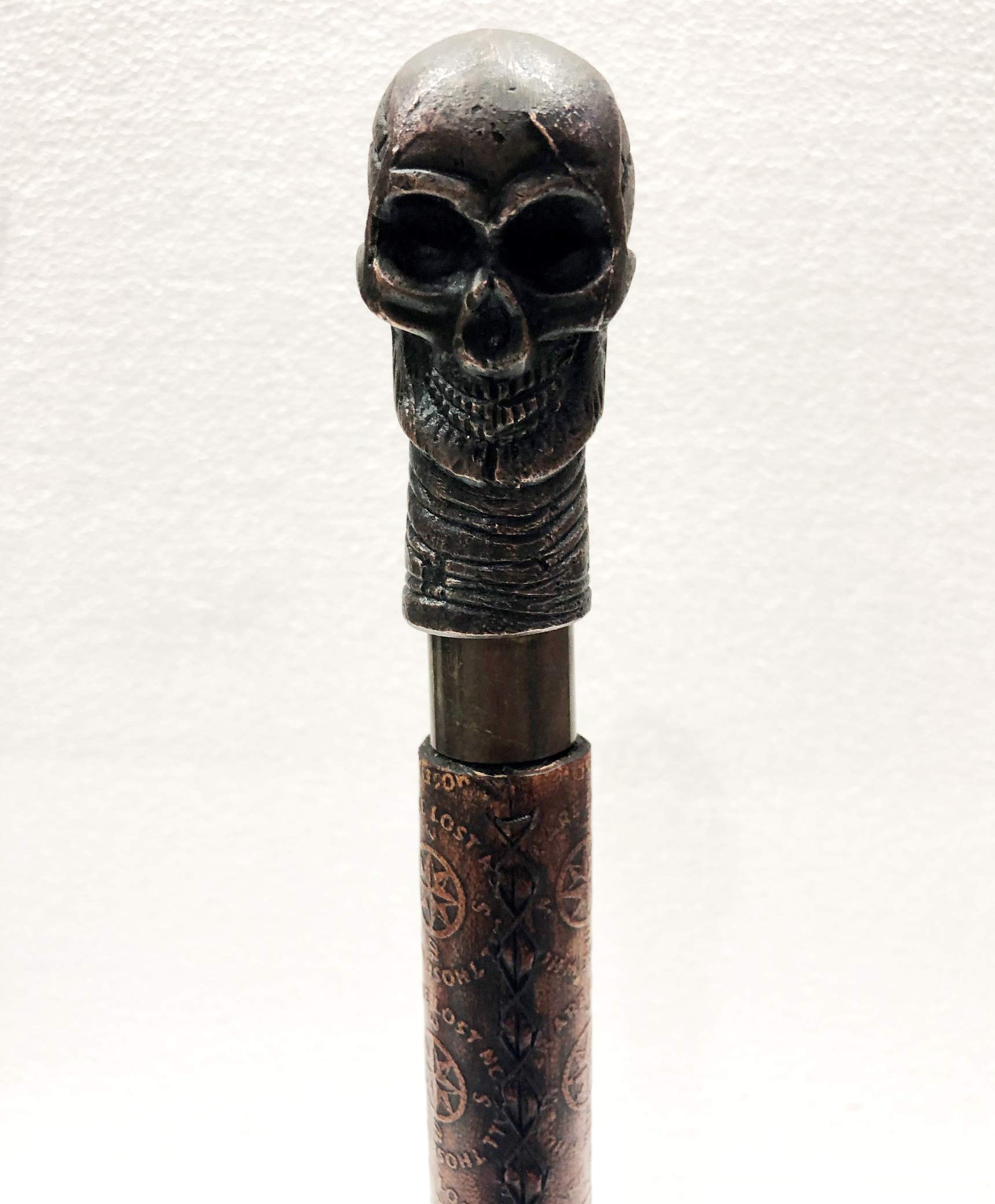 Bastón de madera hecho a mano con diseño de calavera victoriano de piel marrón