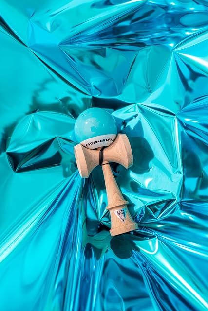 Foto 5 de 8 de KROM Kendama Original de Madera para Principiantes y avanzados - Pop LOL Azul Claro