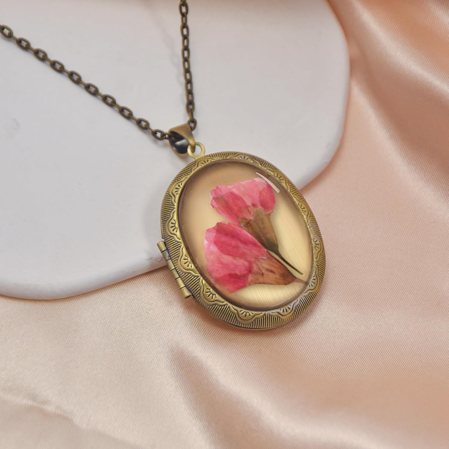 Pressed Flower Necklace,Handmade Oval Shaped Photo Locket Necklace,Birth Flower Necklace for Women,Personalized Vintage Picture Locket Necklace - Image 2