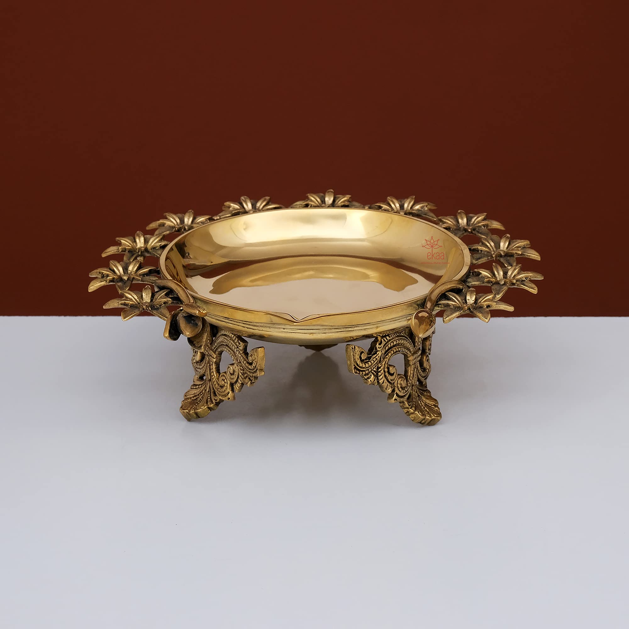 Diya en laiton antique fait main Devyom fleur déco temple or