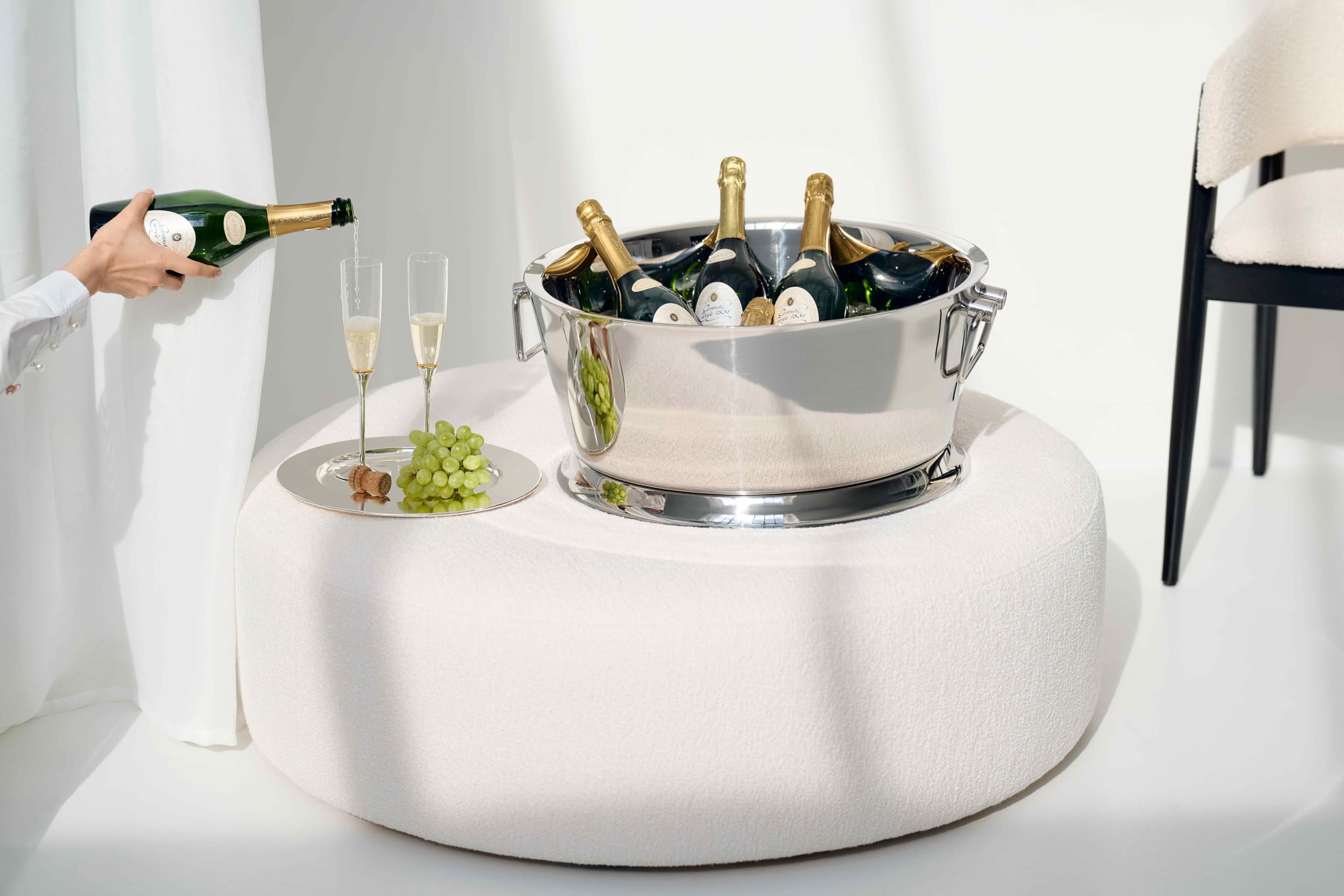 EDZARD Champagnerkühler Michigan (Ø 53 cm, H 24 cm, XXL), Edelstahl doppelwandig, mit Griffen, für 12 Flaschen – Sektkühler groß, Flaschenkühler, Getränkekühler, Schale für Sekt & Eiswürfel