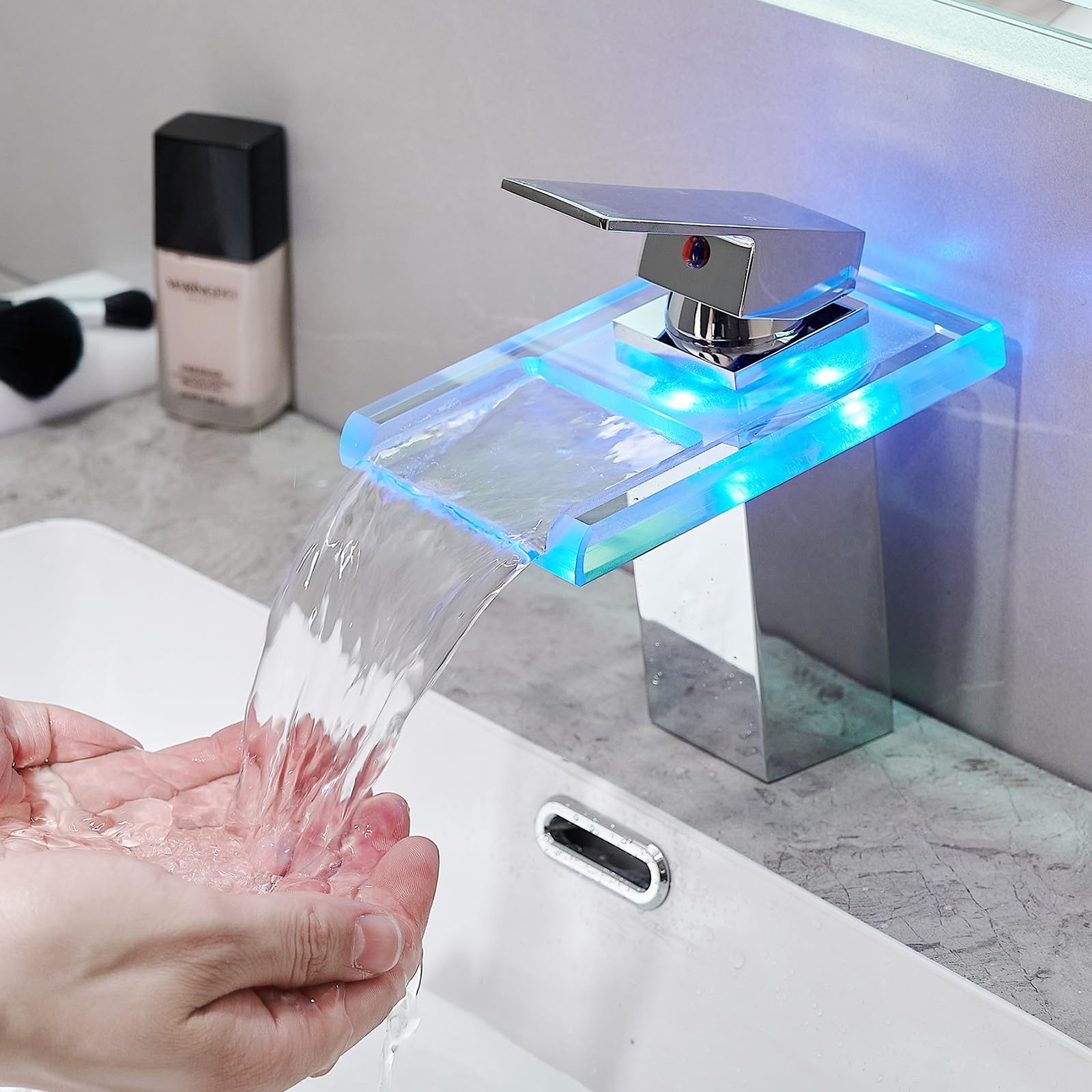 SOLEO Robinet mitigeur design bec cascade à LED lumineuses chrome brillant