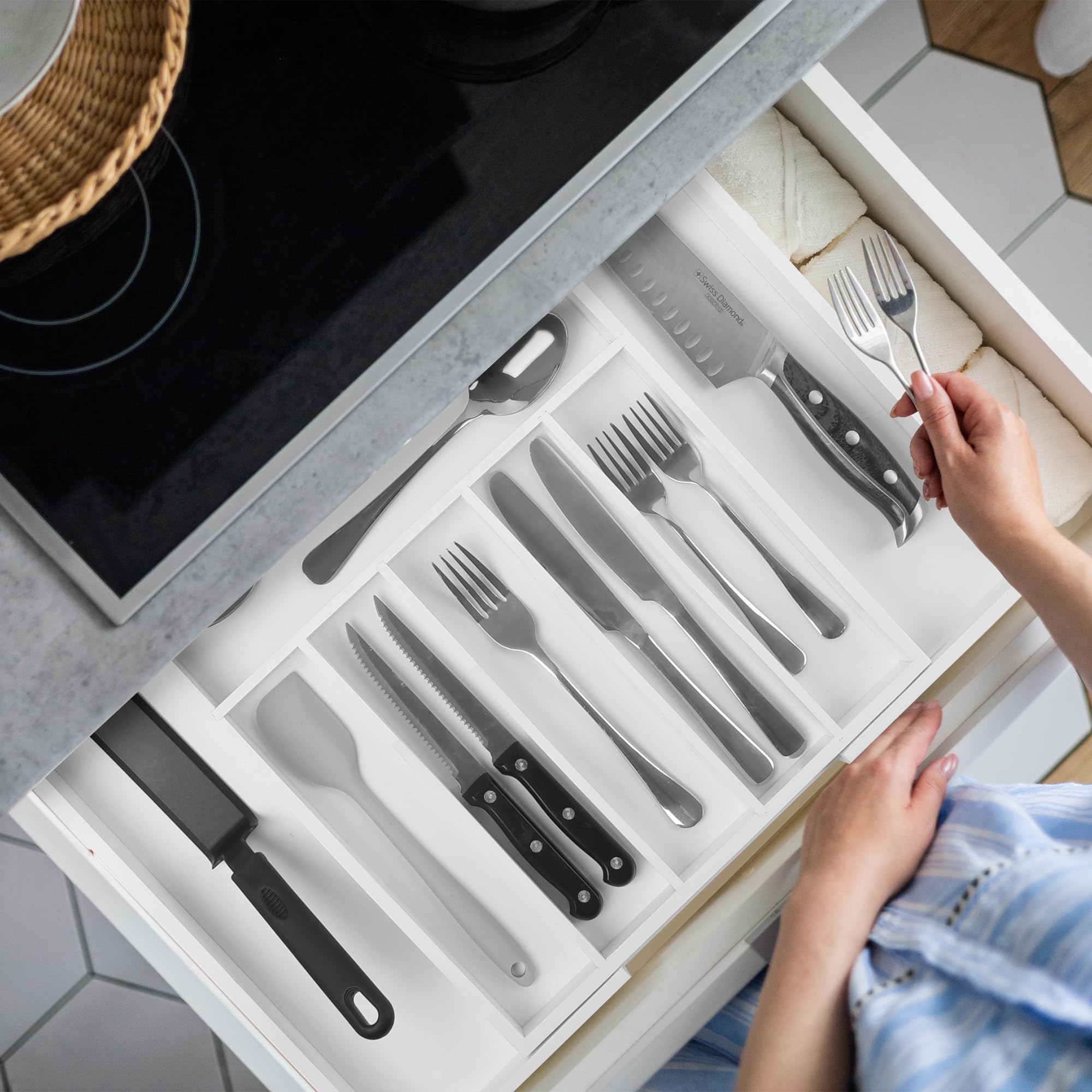 Großer Premium-Besteck-Organizer aus Bambus – erweiterbarer Schubladen-Organizer und Utensilien-Organizer – 43,2 x 50 cm Besteckkasten mit Trennwänden für Küchenutensilien und Besteck (7–9