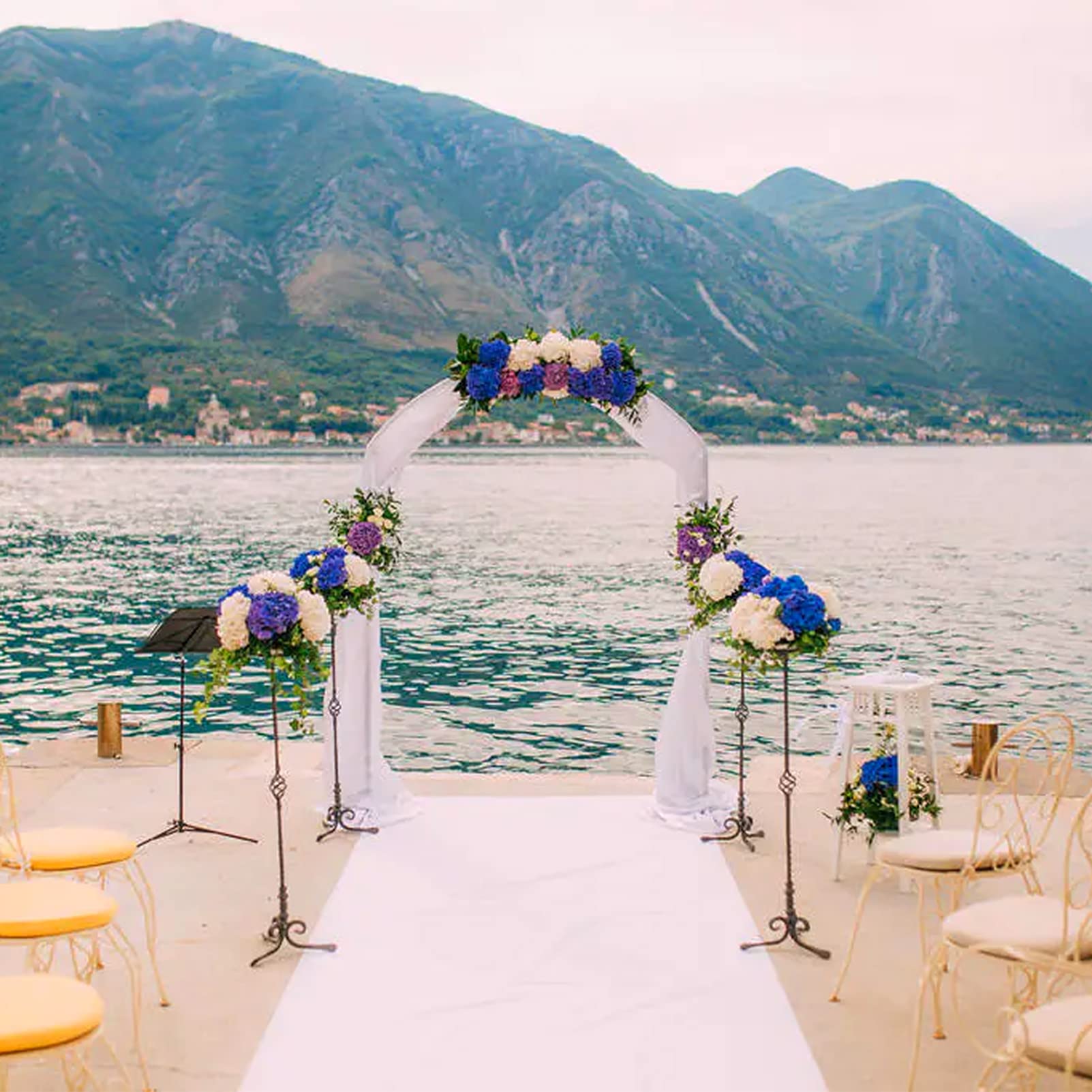 Amazon | ホワイトウェディングアイルランナーカーペット、結婚式用