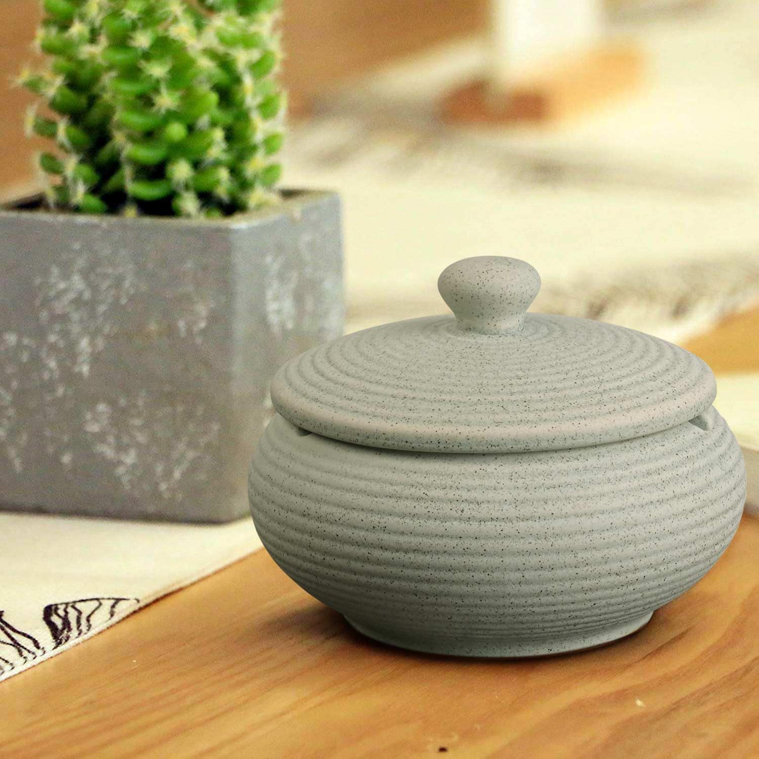 Ceramiczna popielniczka z pokrywką, wiatroszczelna konstrukcja do użytku wewnątrz i na zewnątrz, dekoracja w stylu vintage do domu, biura, baru, kawiarni, hotelu (jasnozielona)