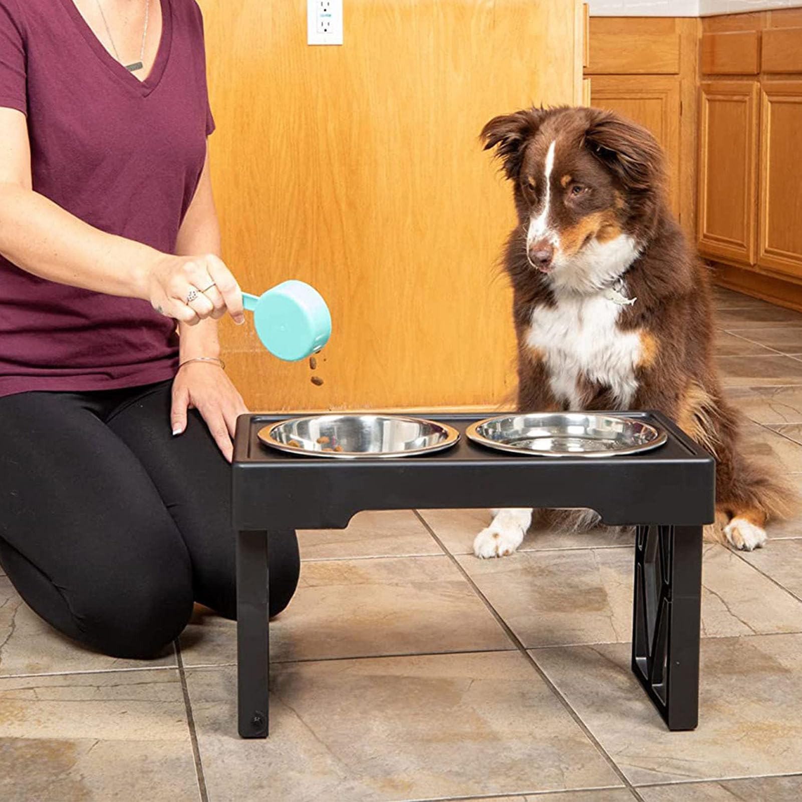 Ciotole Rialzate Regolabili per Cani e Gatti con Supporto in Acciaio Inox Altezza Variabile, Doppia Ciotola, Design Moderno per Pasti Comodi e Ordinati