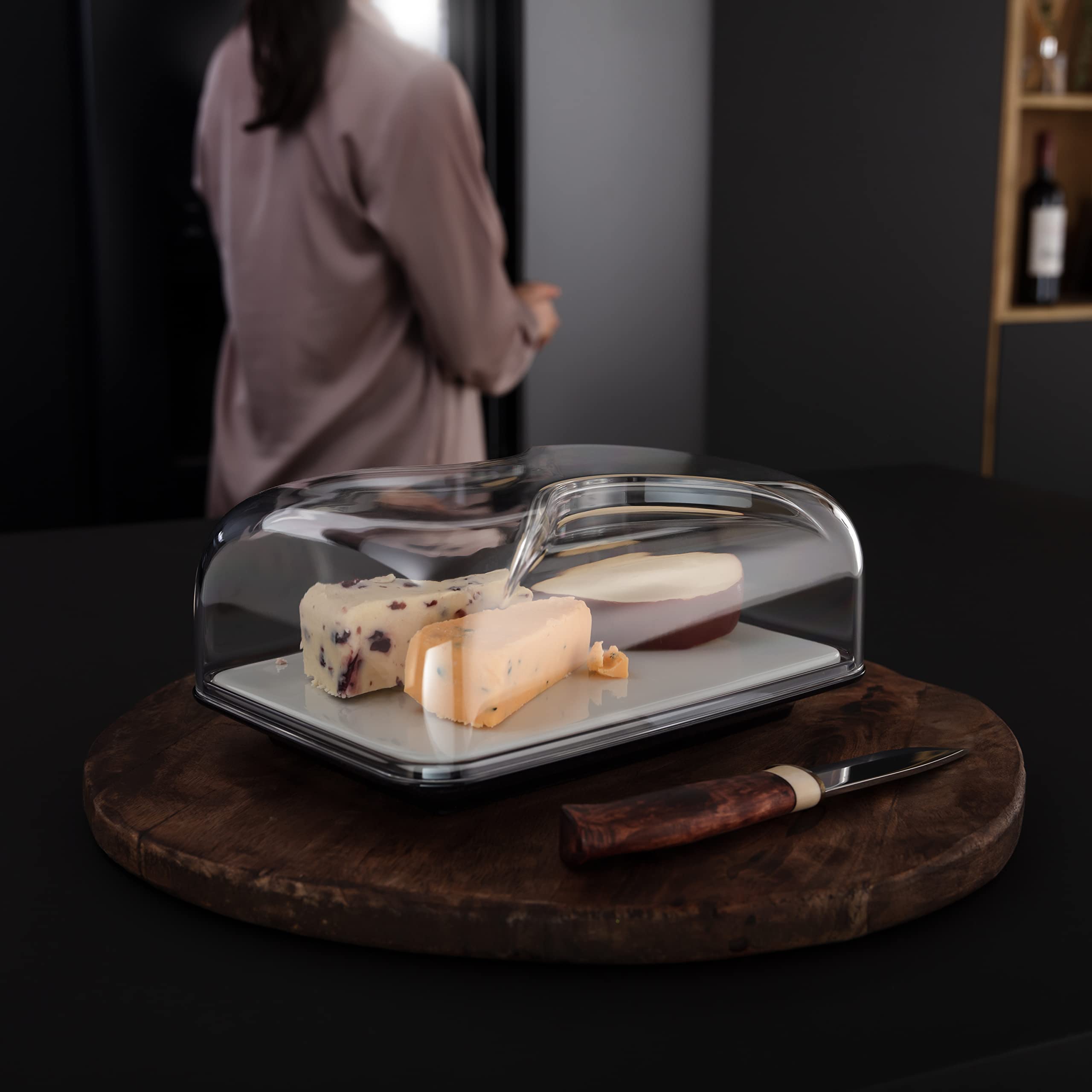 Haier HAGCB40 Quesera, con Bandeja, Tabla de Cortar de Porcelana y Tapa, Rectangular, Elegante, 25,5x18x11,5 cm, Guzzini