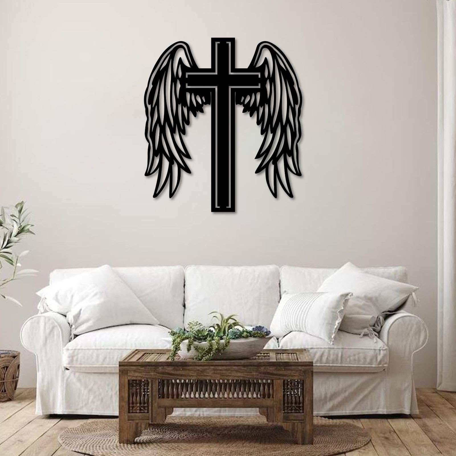 Metalowa dekoracja ścienna: Krzyż ze skrzydłami anioła do salonu, sypialni, kościoła (biały, 70 cm wys. x 63 cm L)