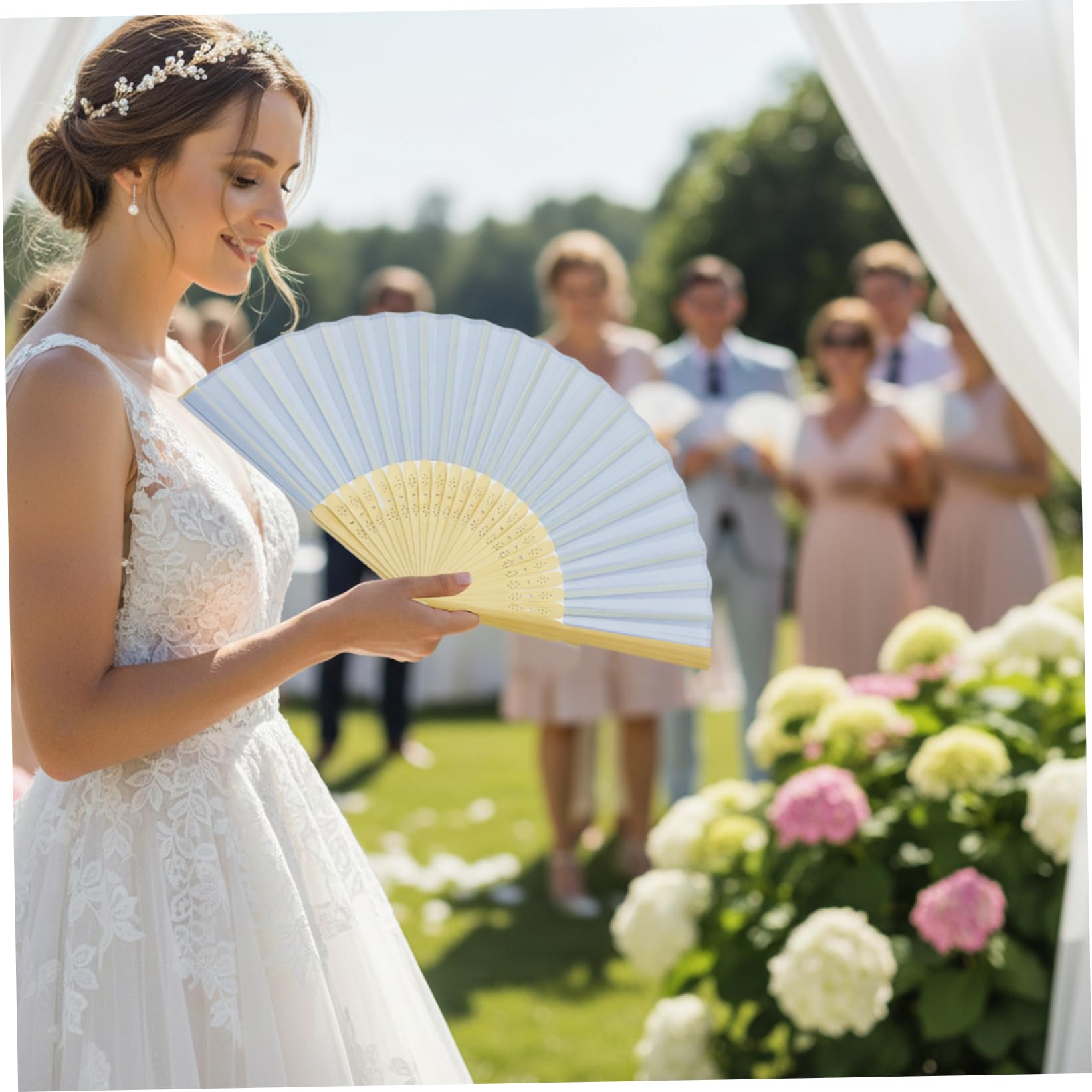 Chinesischer Faltfächer – 20er-Pack Hochzeitsfächer für Gäste mit Seidenstoff, traditionelle Faltbare Handfächer 8, 3 Zoll Bambus (Hellblau)