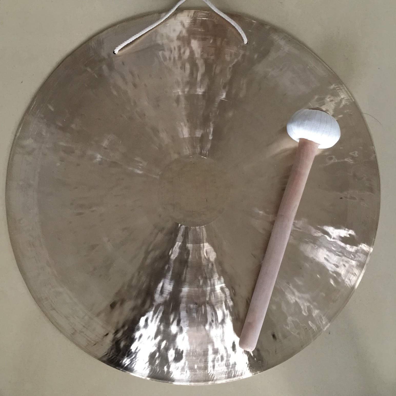 Wuhan Feng Gong Tongs en laiton 55 cm