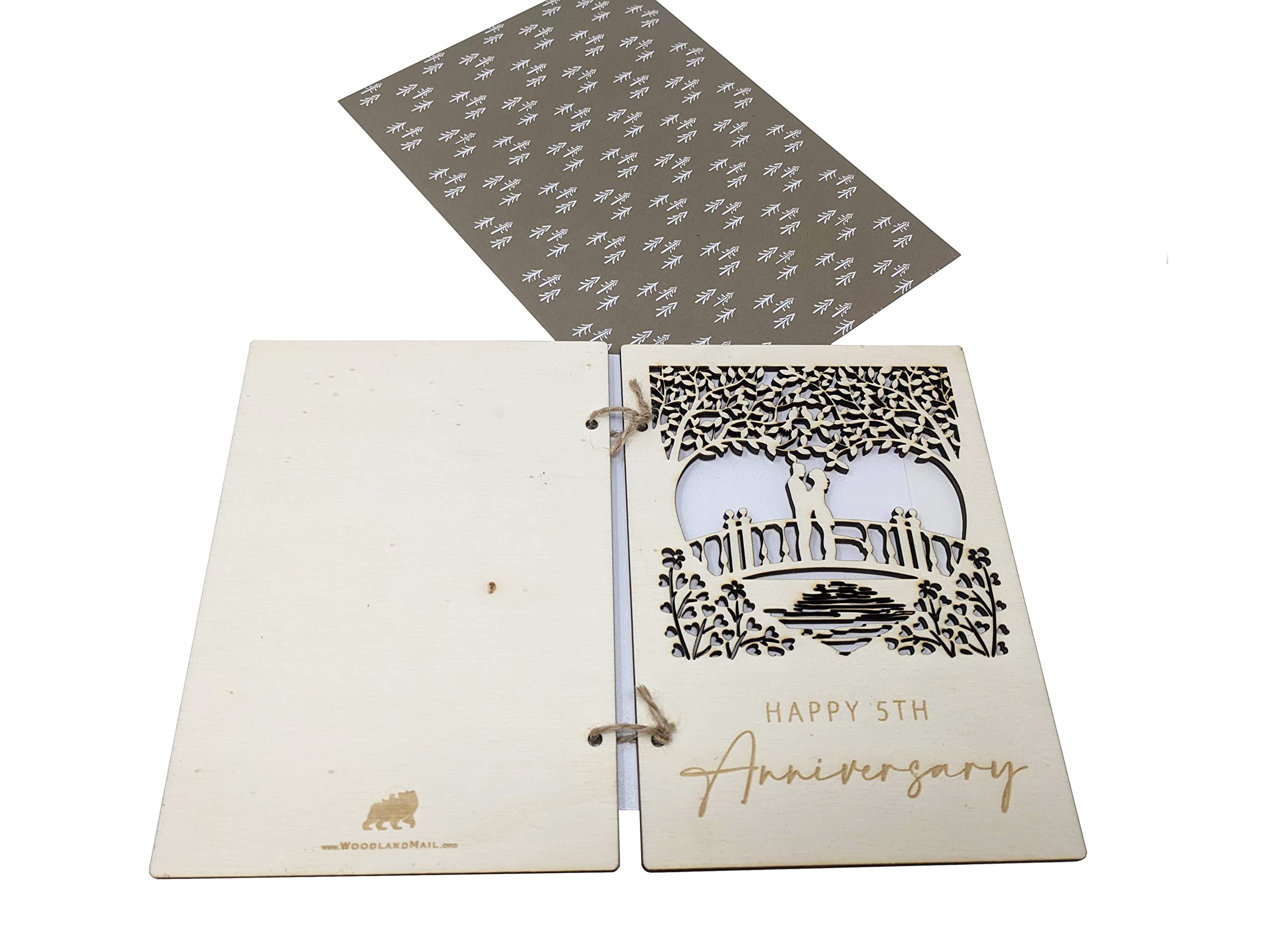 Wooden Anniversary Card with Loving Couple on a Bridge Detailed Carving (5 Year Anniversary), 14cm wide - Image 3
