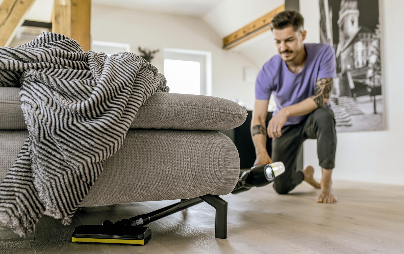 Kärcher Odkurzacz akumulatorowy VC 4 Cordless myHome, 2 poziomy ssania, czas pracy: do 30 min, waga: 2,3 kg, akumulator, ładowarka, uchwyt ścienny, ssawka do podłóg i szczelin, szczotka do kurzu