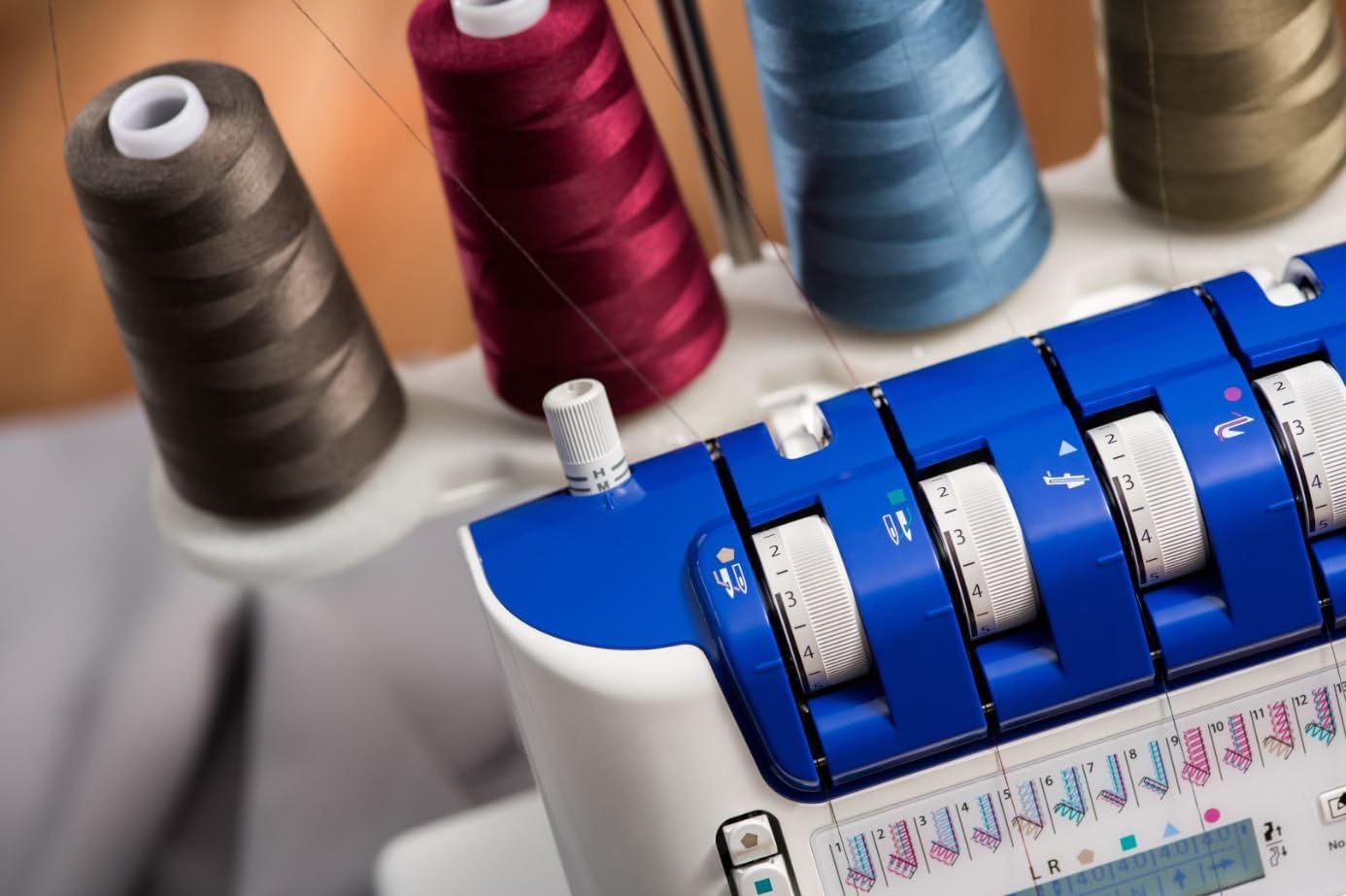 Example of a curved seam sewn with JUKI MO-2000QVP